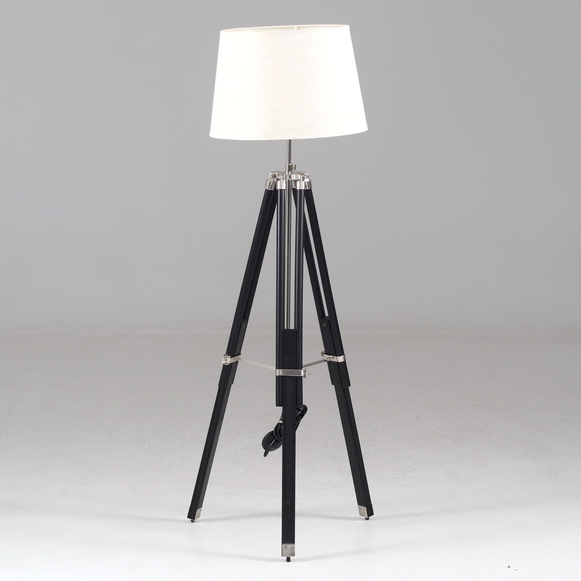 GOLVLAMPA, på stativ. MIO Ab. 2000-tal.