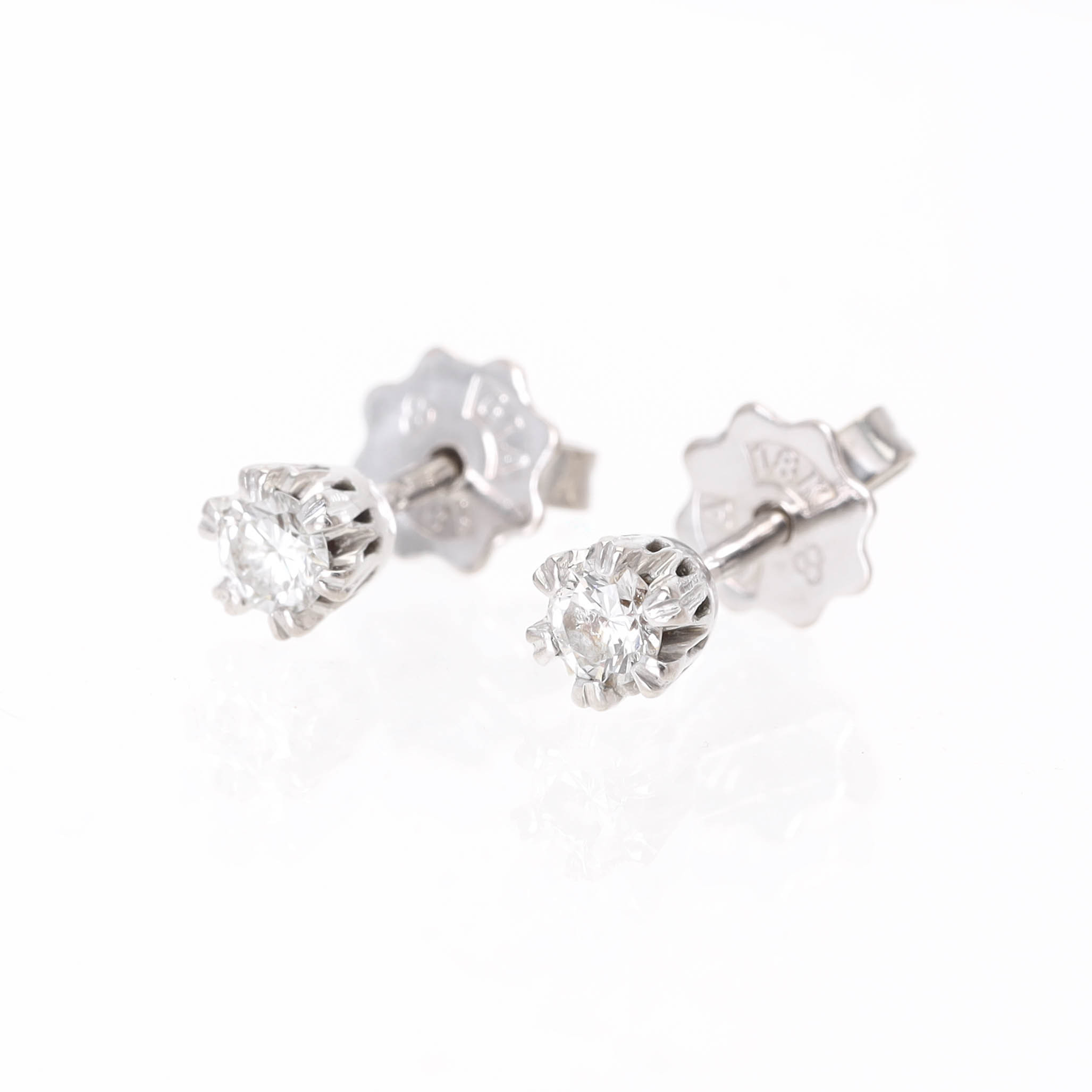 ÖRHÄNGEN, 18 k vitguld, briljantslipade diamanter, totat 0,40ct enligt gravyr.