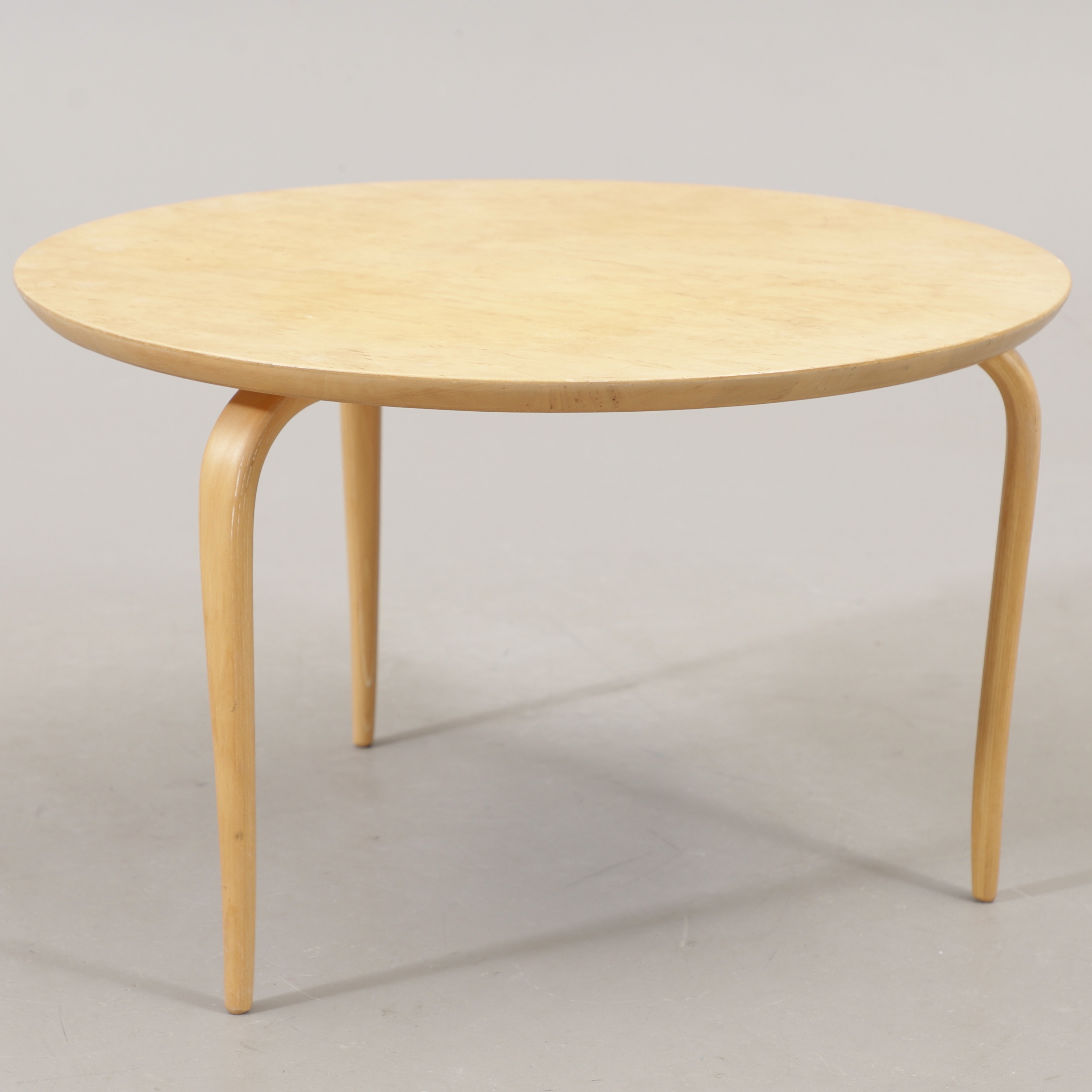 BRUNO MATHSSON. Sidobord, masurbjörk, "Annika", Firman Karl Mathsson, Värnamo, 1977.