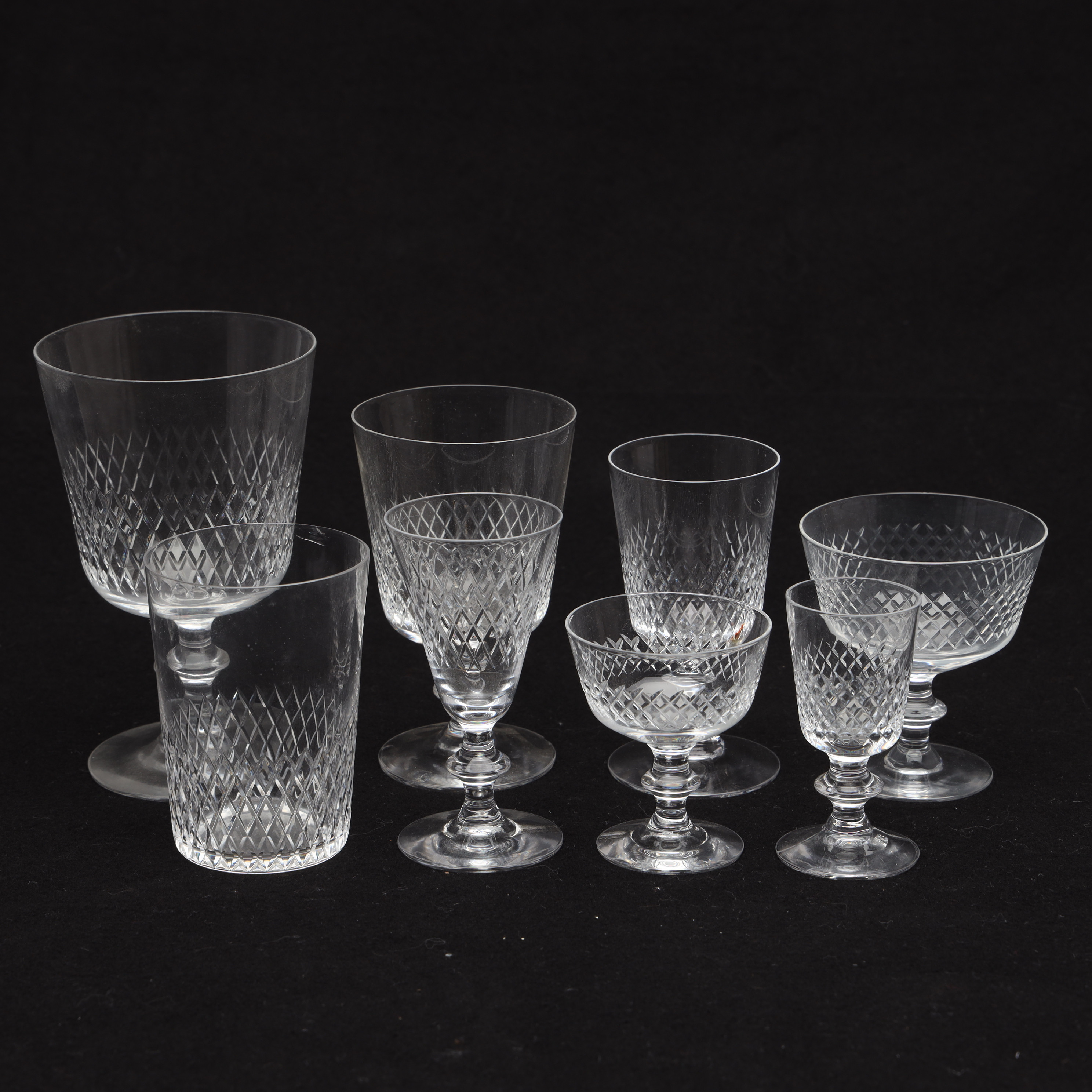 VICKE LINDSTRAND. GLASSERVIS, 123 delar, "Diamant", Kosta.