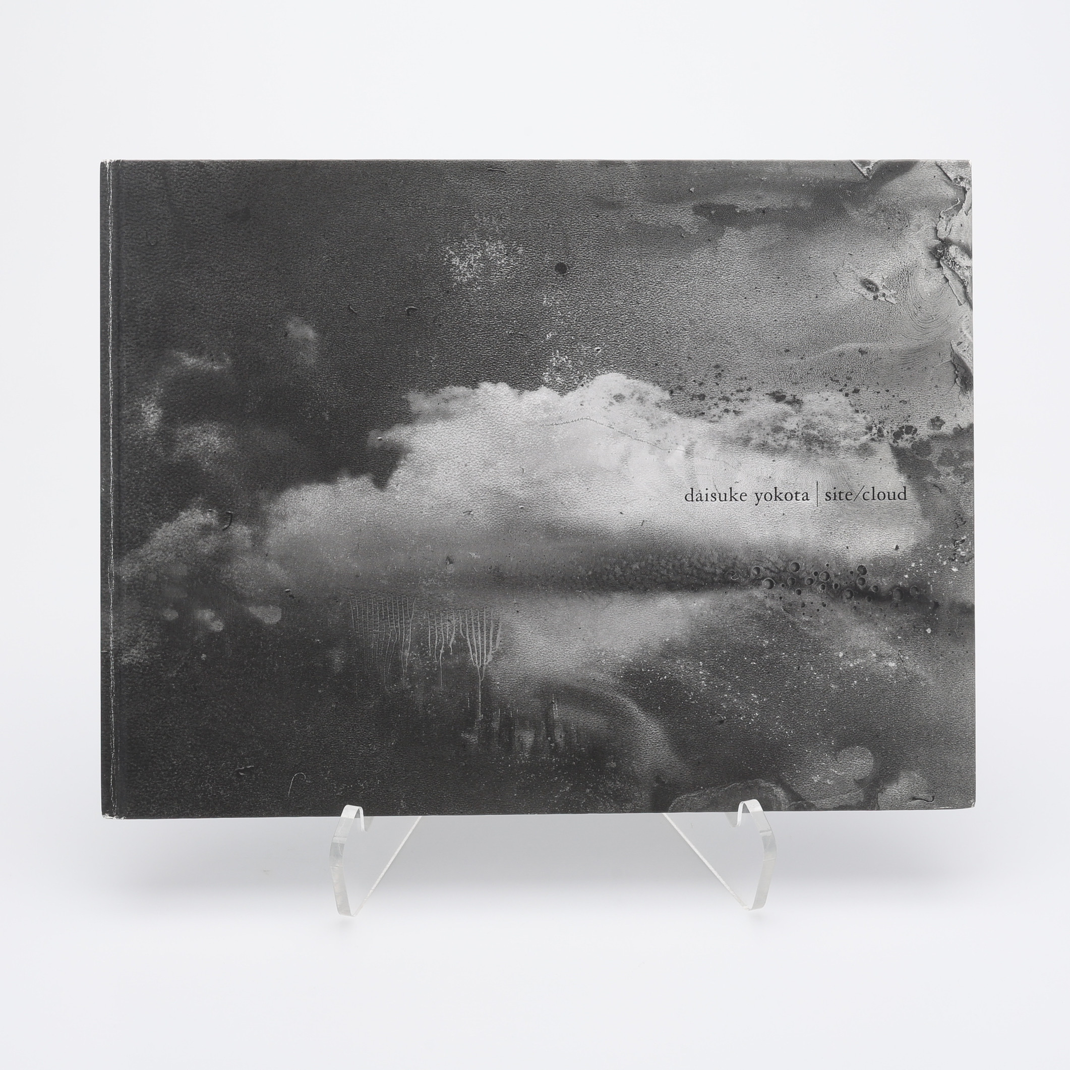 FOTO. DEN JAPANSKE FOTOGRAFEN DAISUKE YOKOTAS "SITE/CLOUD", 2013.