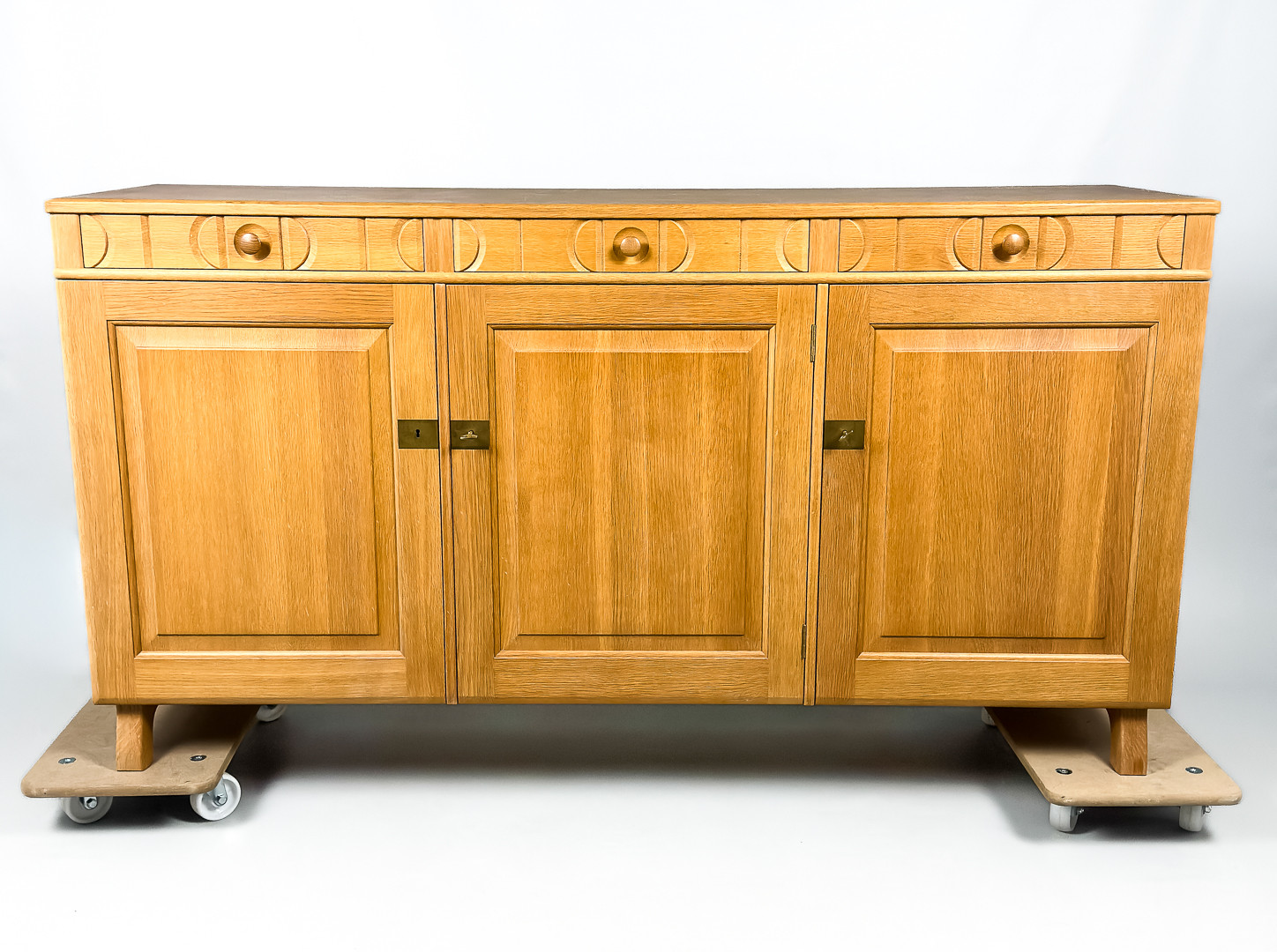 CARL MALMSTEN. SIDEBOARD, "Calmare Nyckel", ek, Åfors Möbelfabrik.