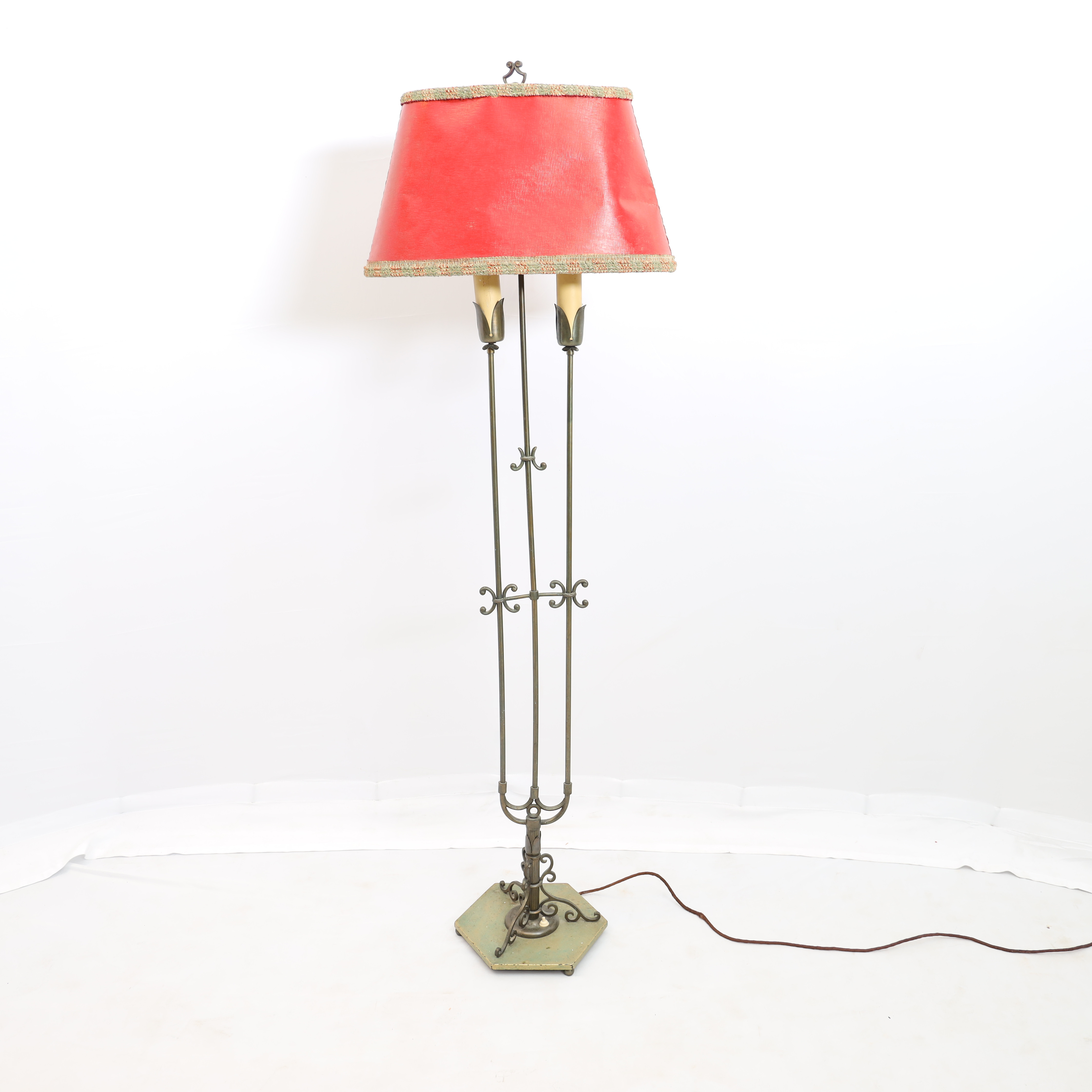 GOLVLAMPA, 1930-1940-tal, Swedish modern, mässing och patinerad mässing, bemålad skärm.