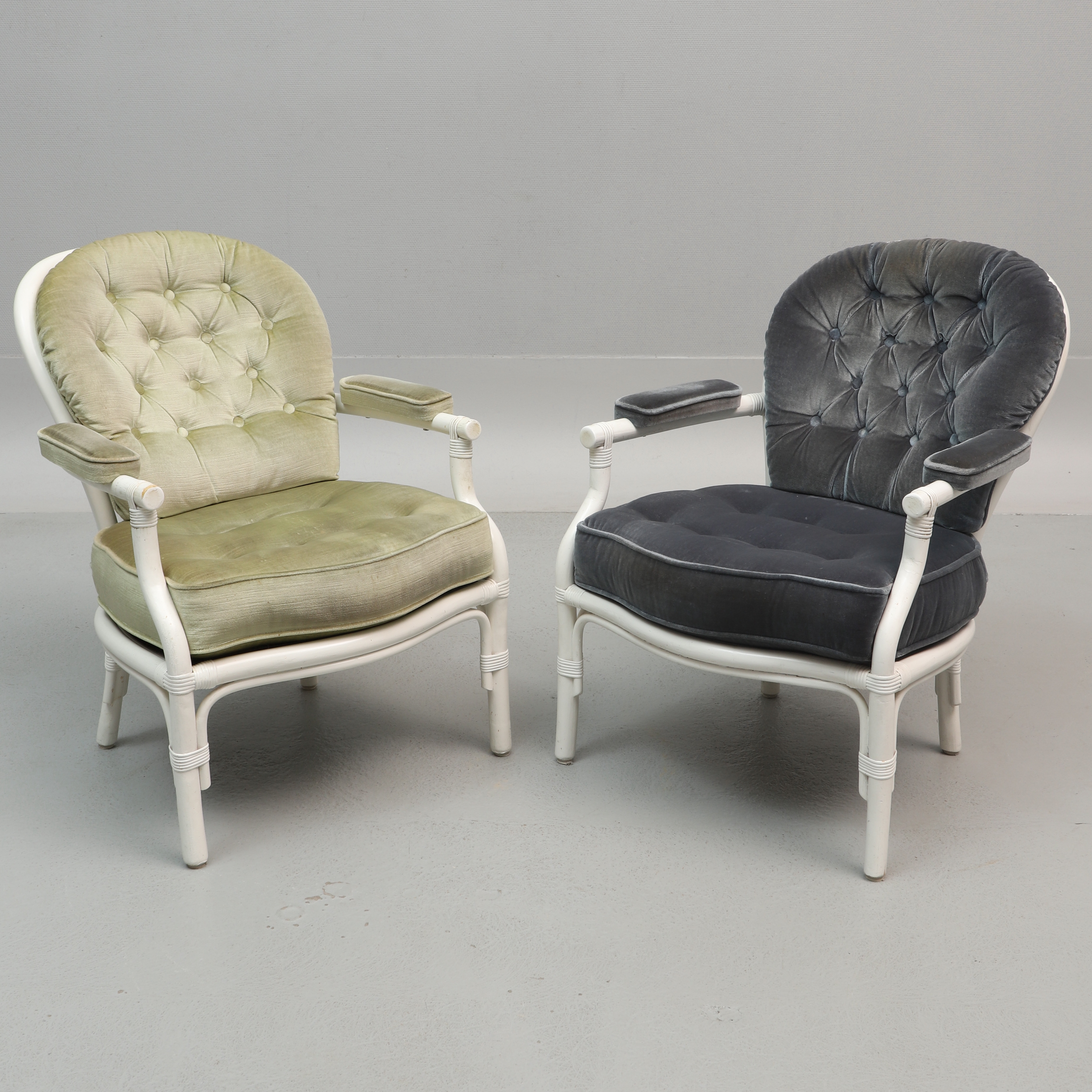 KARMSTOLAR, ett par, bambu & textil, 1900-talets andra hälft.