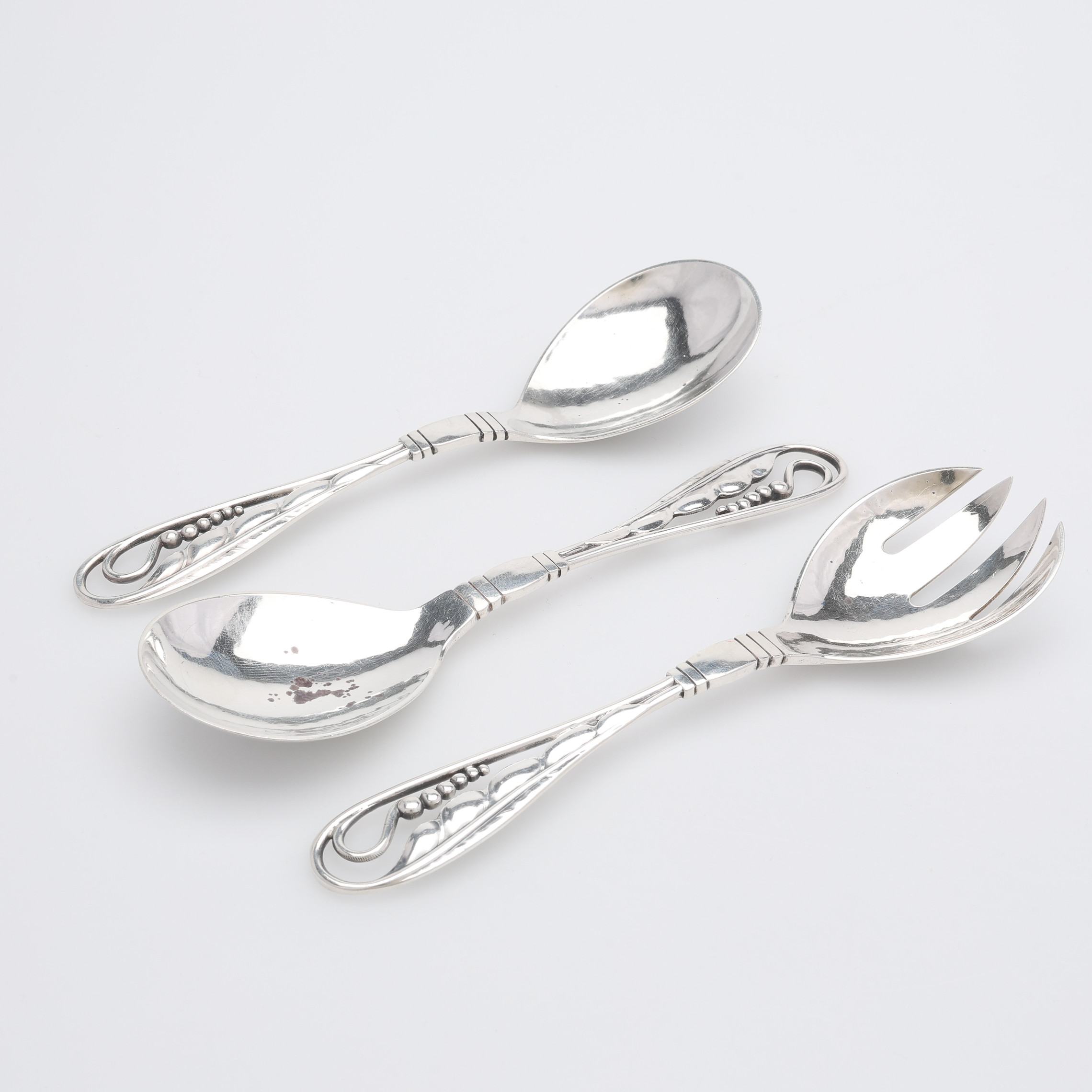 FÖRLÄGGSBESTICK, 3 DELAR, SILVER, DESIGN NUMMER 42, GEORG JENSEN, DANMARK, 1900-TALETS FÖRSTA HÄLFT.