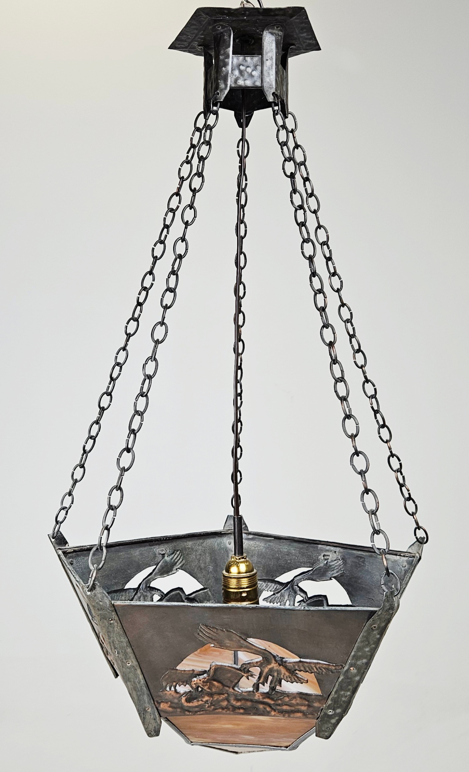 TAKLAMPA, koppar och glas, 1900-talets första hälft, höjd ca. 80 cm.