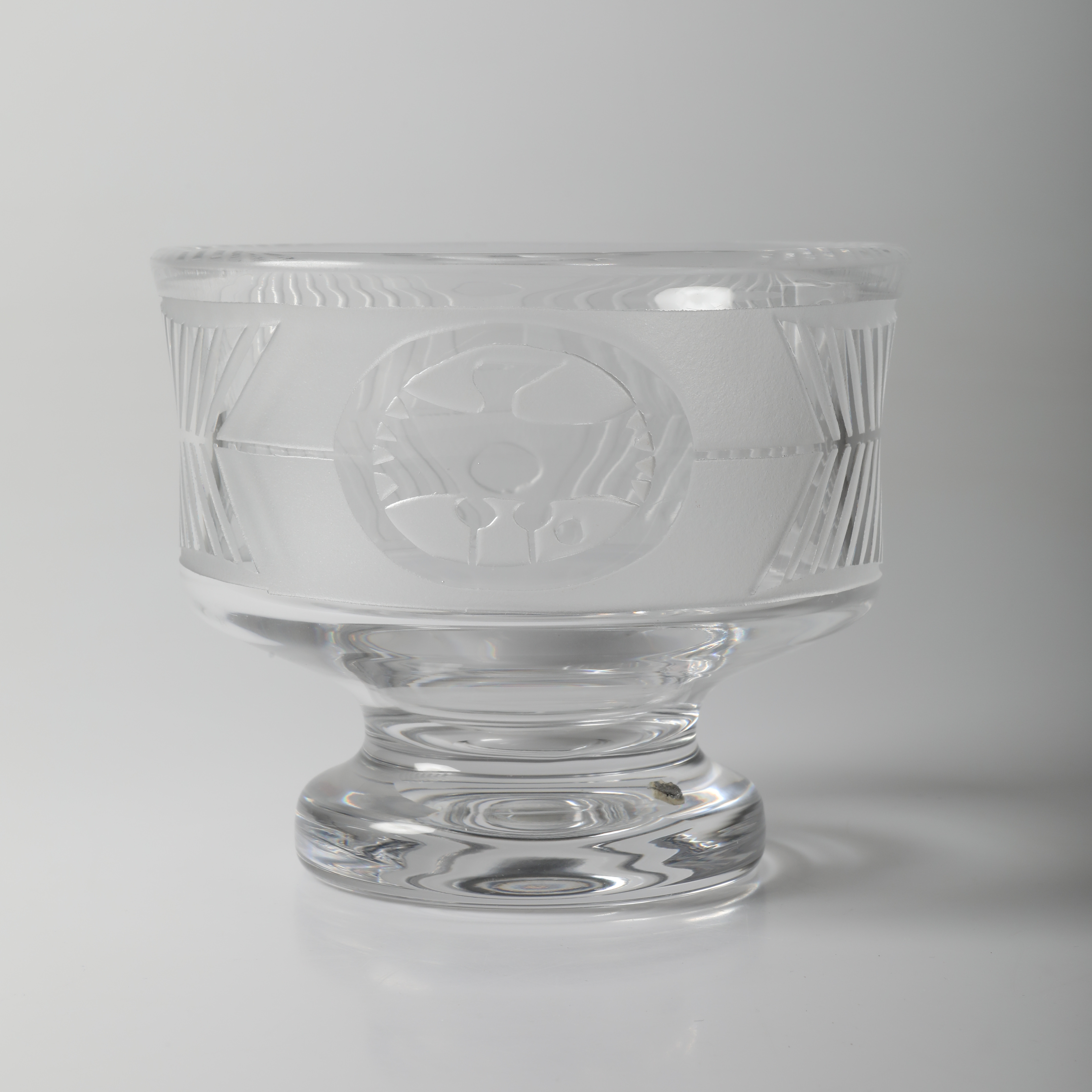 BERTIL VALLIEN. Skål på fot, glas, Boda-Åfors, signerad.