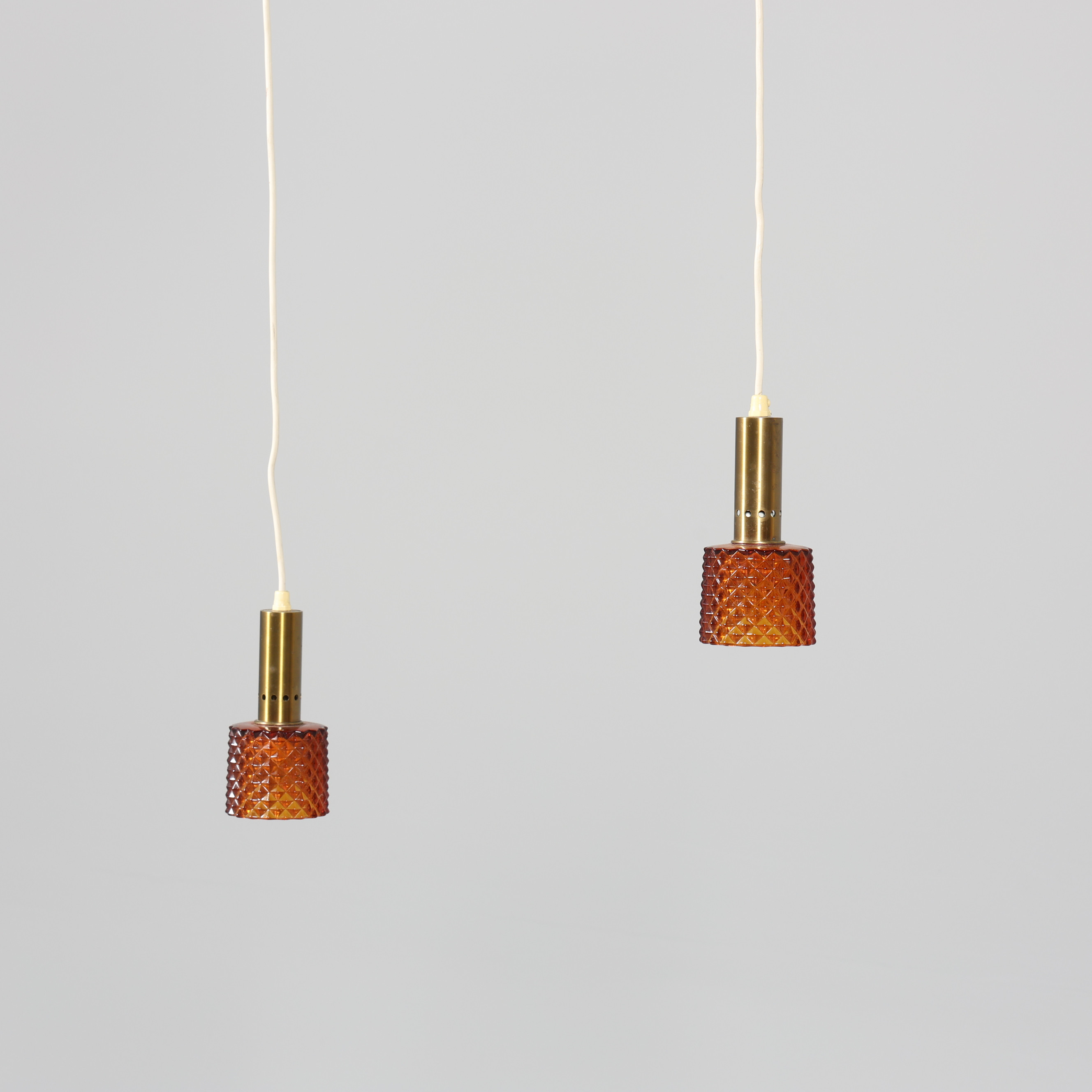 FÖNSTERLAMPOR, 1 par, metall samt glas, 1970-tal.