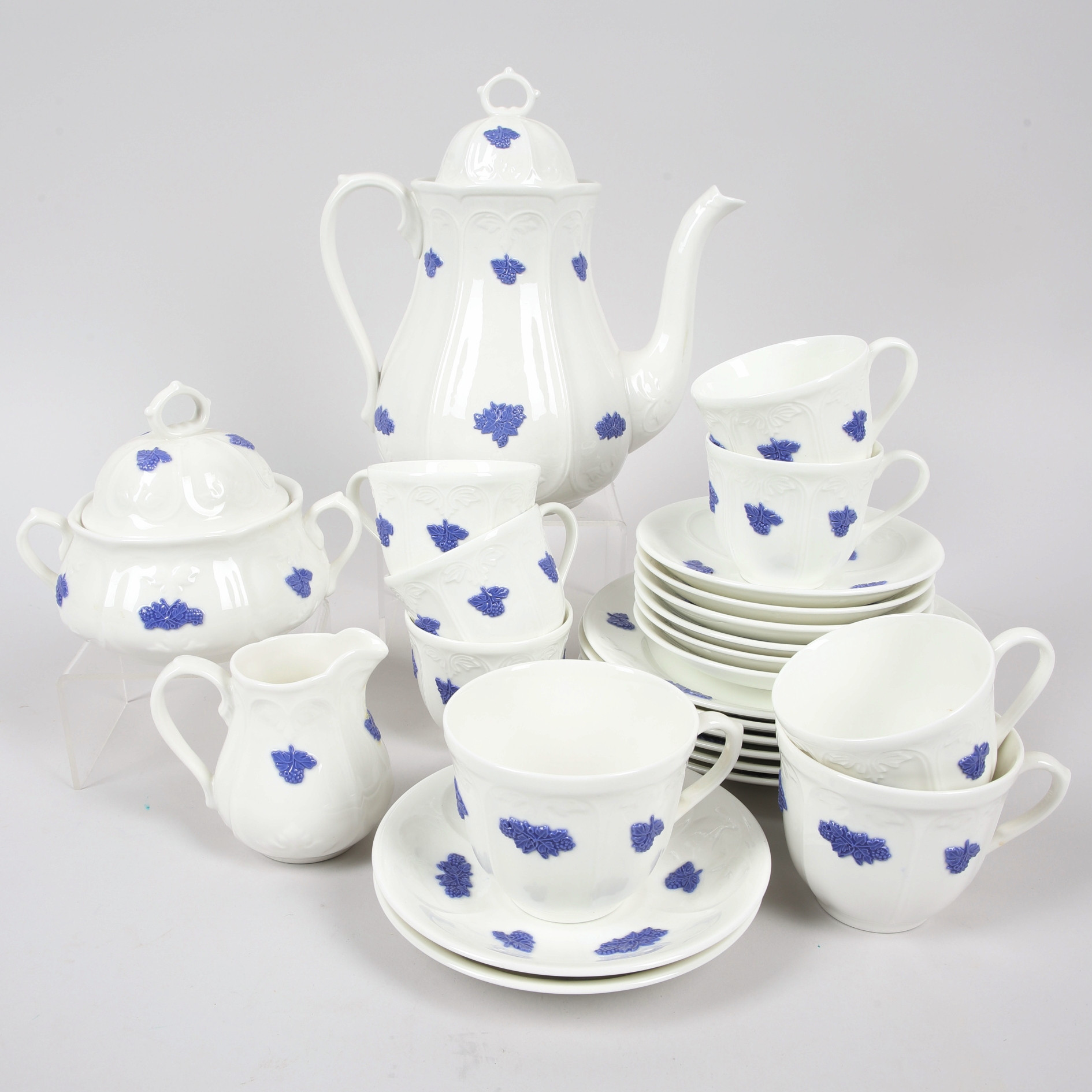 KAFFE- & TESERVIS, 19 delar, "Blå blom", benporslin, Gustavsberg.