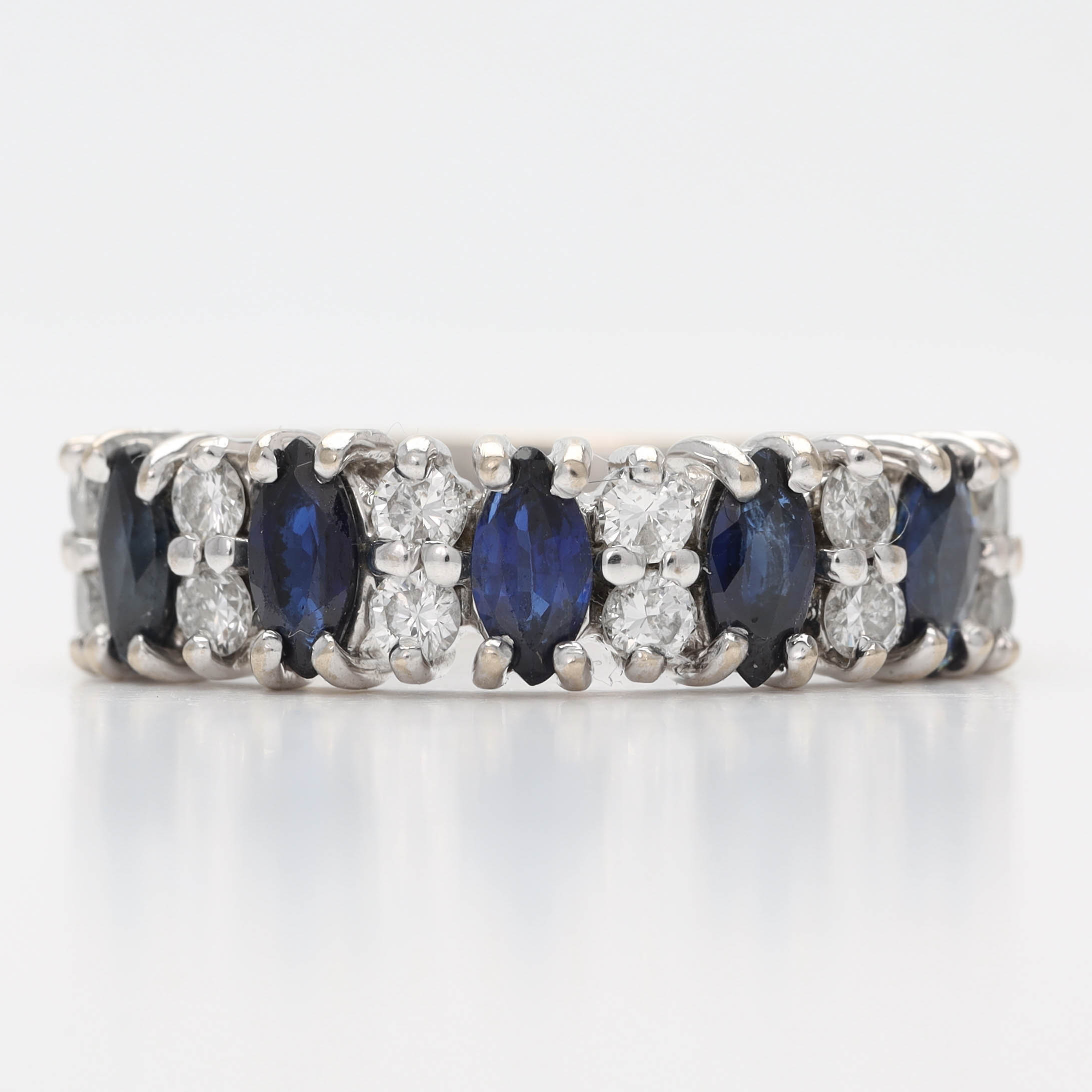 RING, 18 k vitguld, diamanter samt safirer, certifikat, Coster Diamonds, Amsterdam.