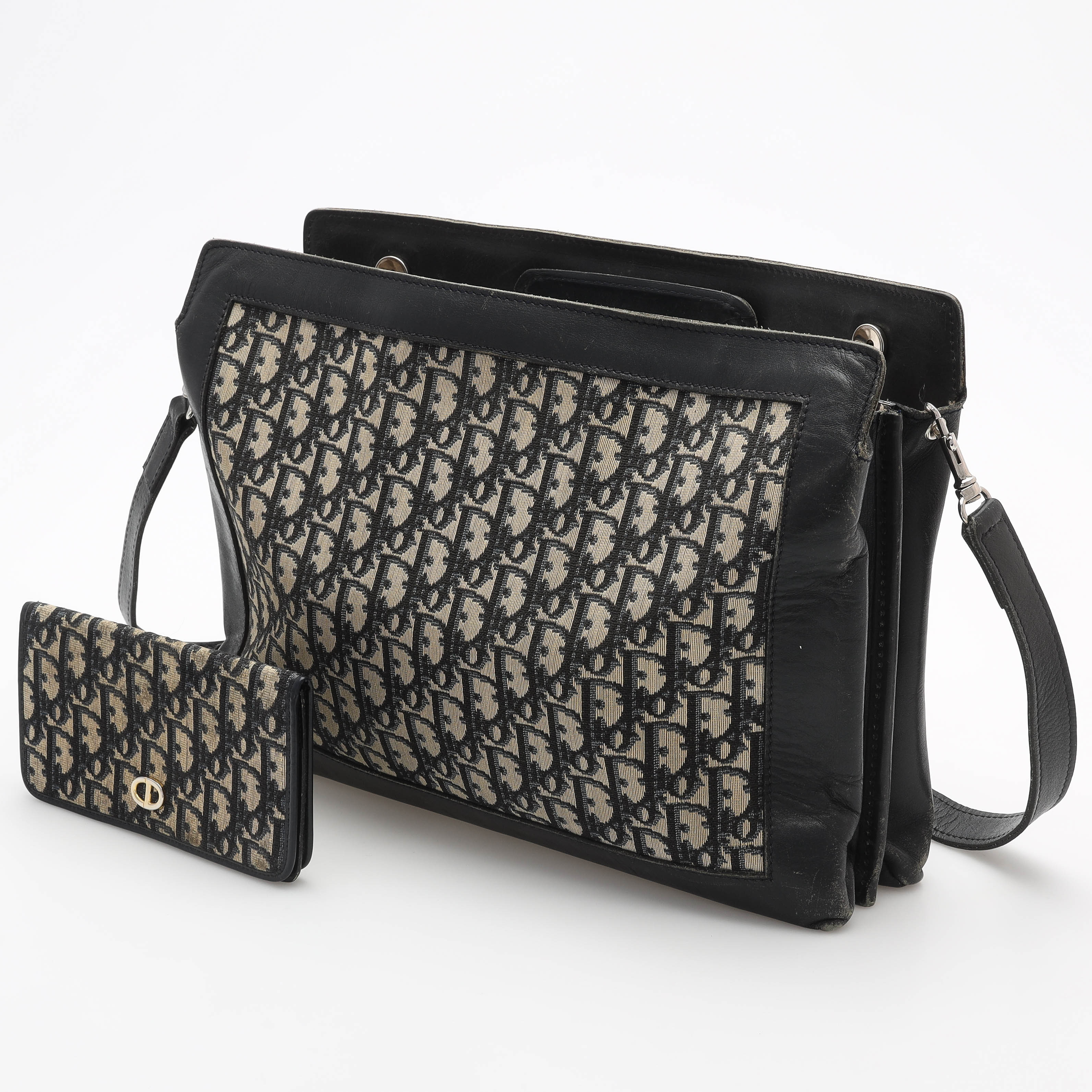 CHRISTIAN DIOR. Axelväska/portfölj, monogram canvas, Paris.