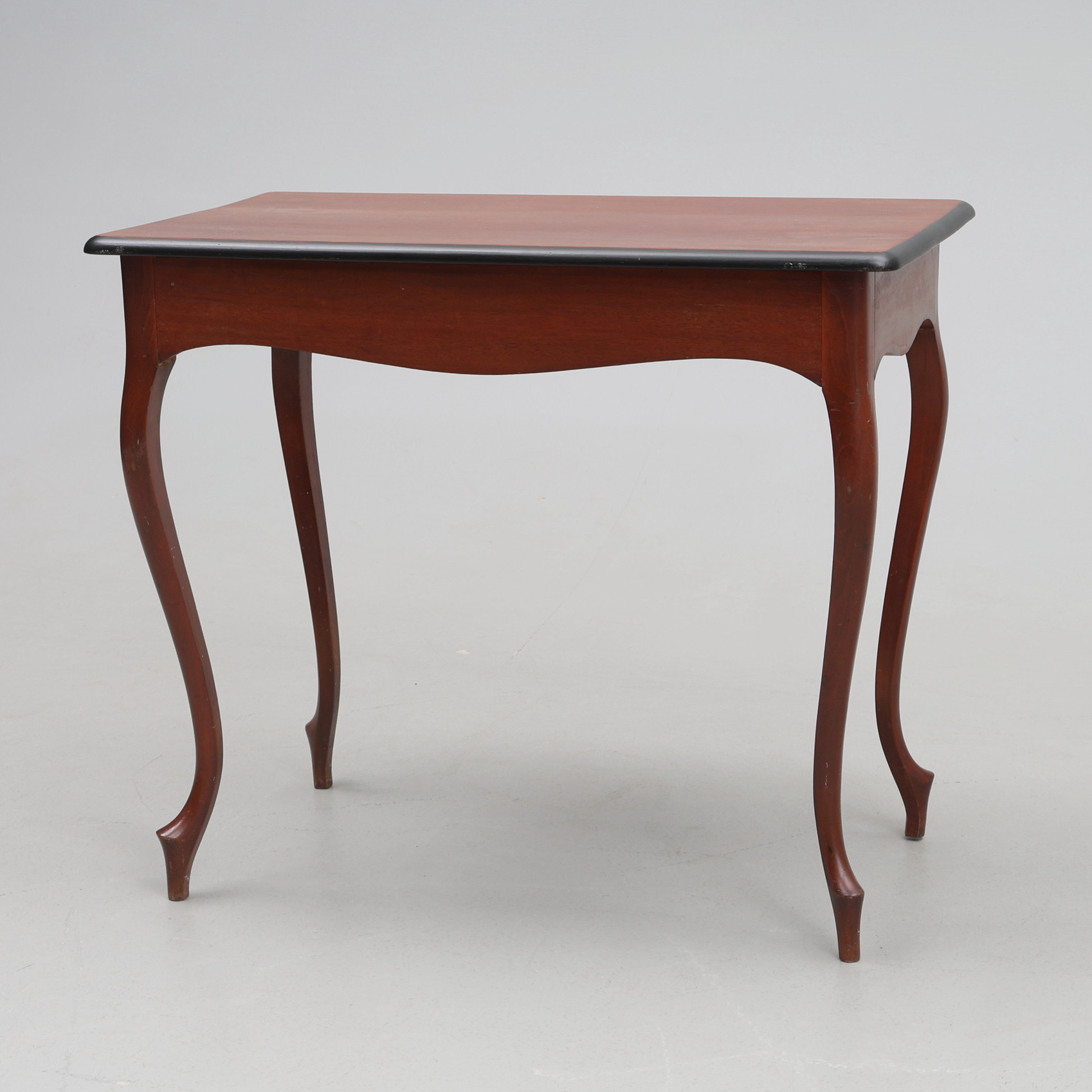 BORD, mahogny rokokostil, 1900-talets andra hälft.