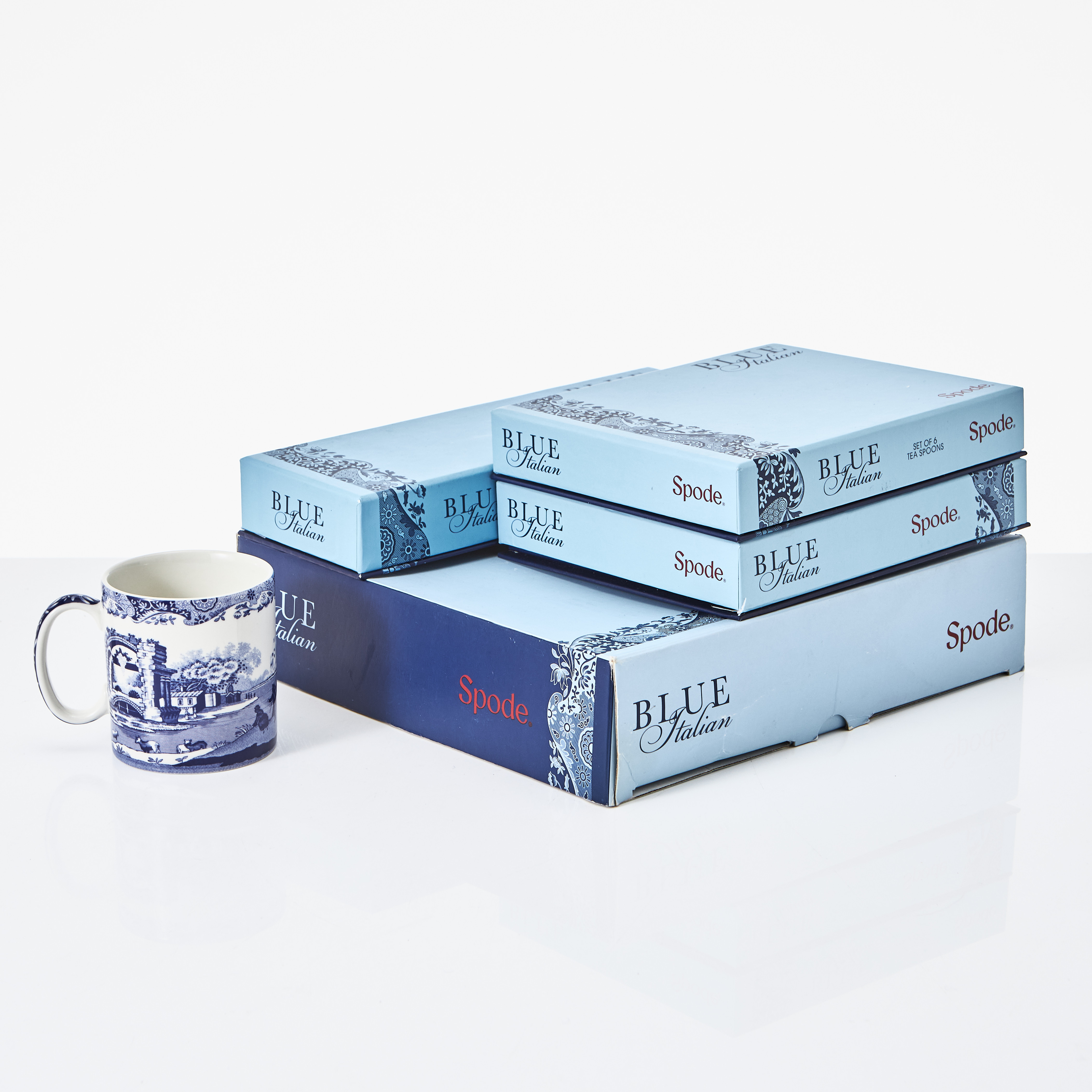 SPODE , "Blue italian" 12 muggar, 12 skedar, tårtspade och kakfat i 2 etage.