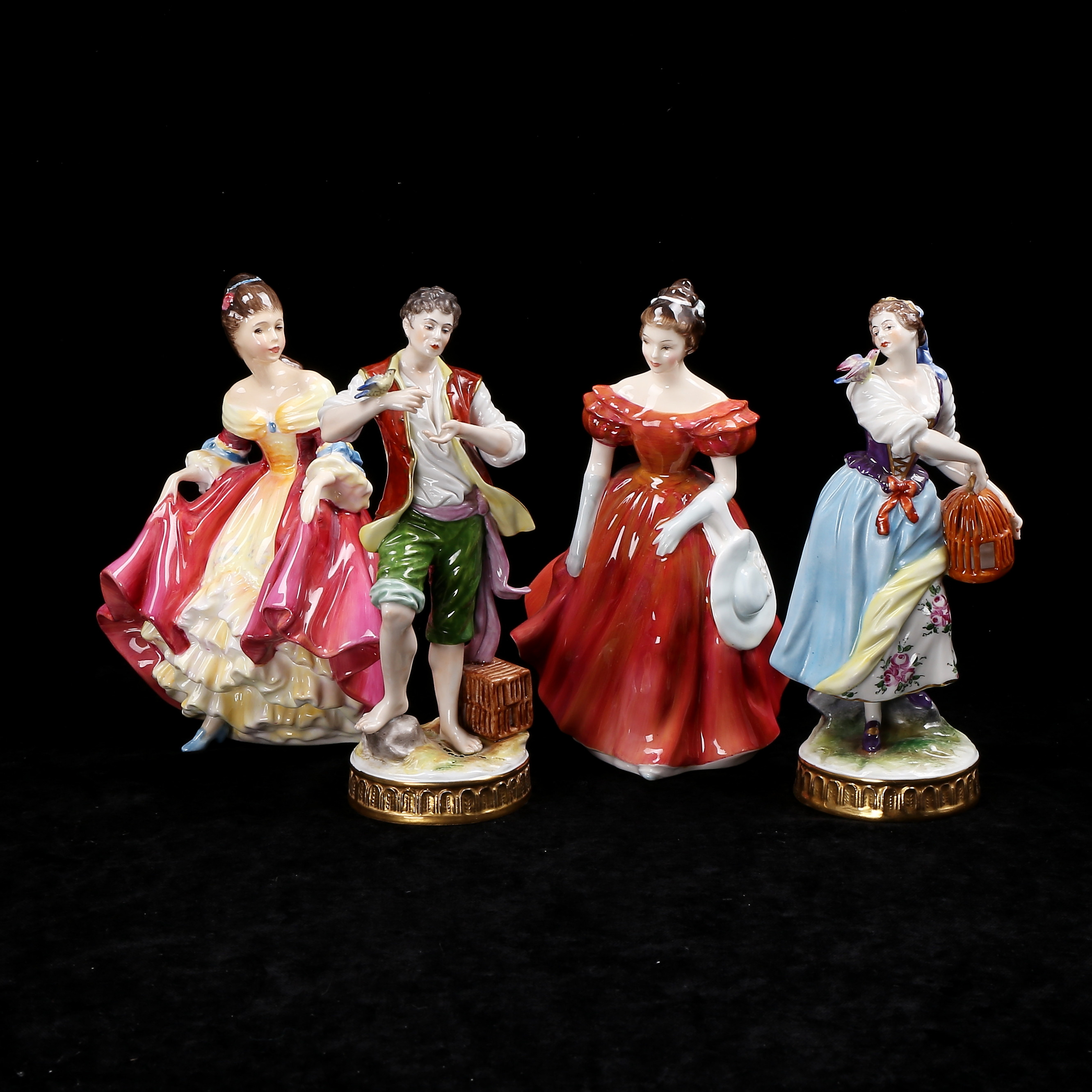 FIGURINER, 4 st, porslin, bla Doulton & Co, 1900-talets andra hälft.