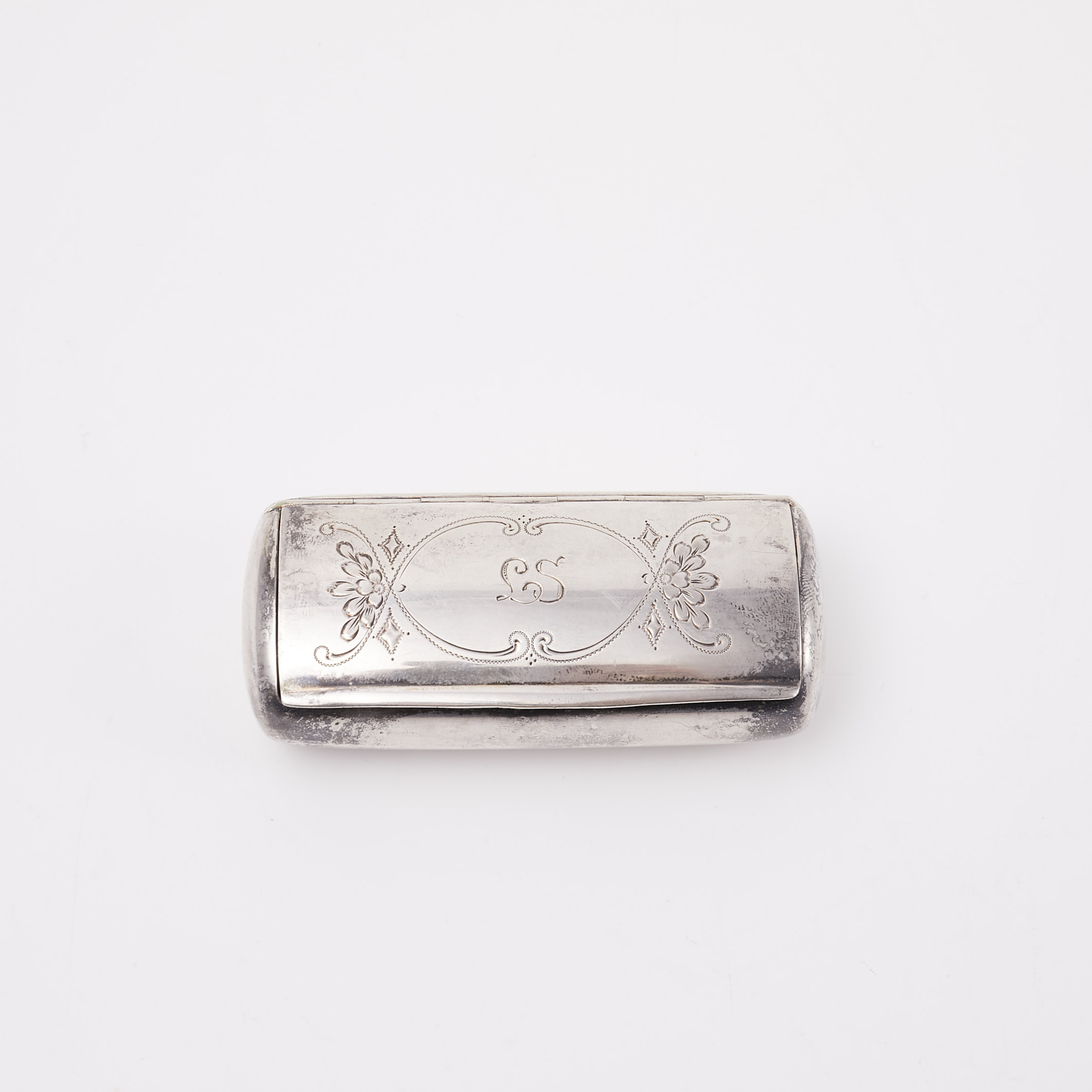 SNUSDOSA, silver, invändigt förgylld, lock med monogram.