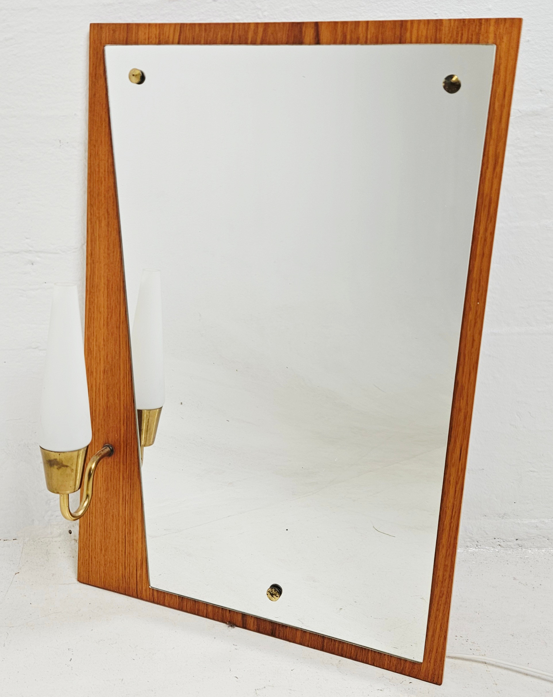 SPEGEL MED BELYSNING, teak, 1950/60-tal.