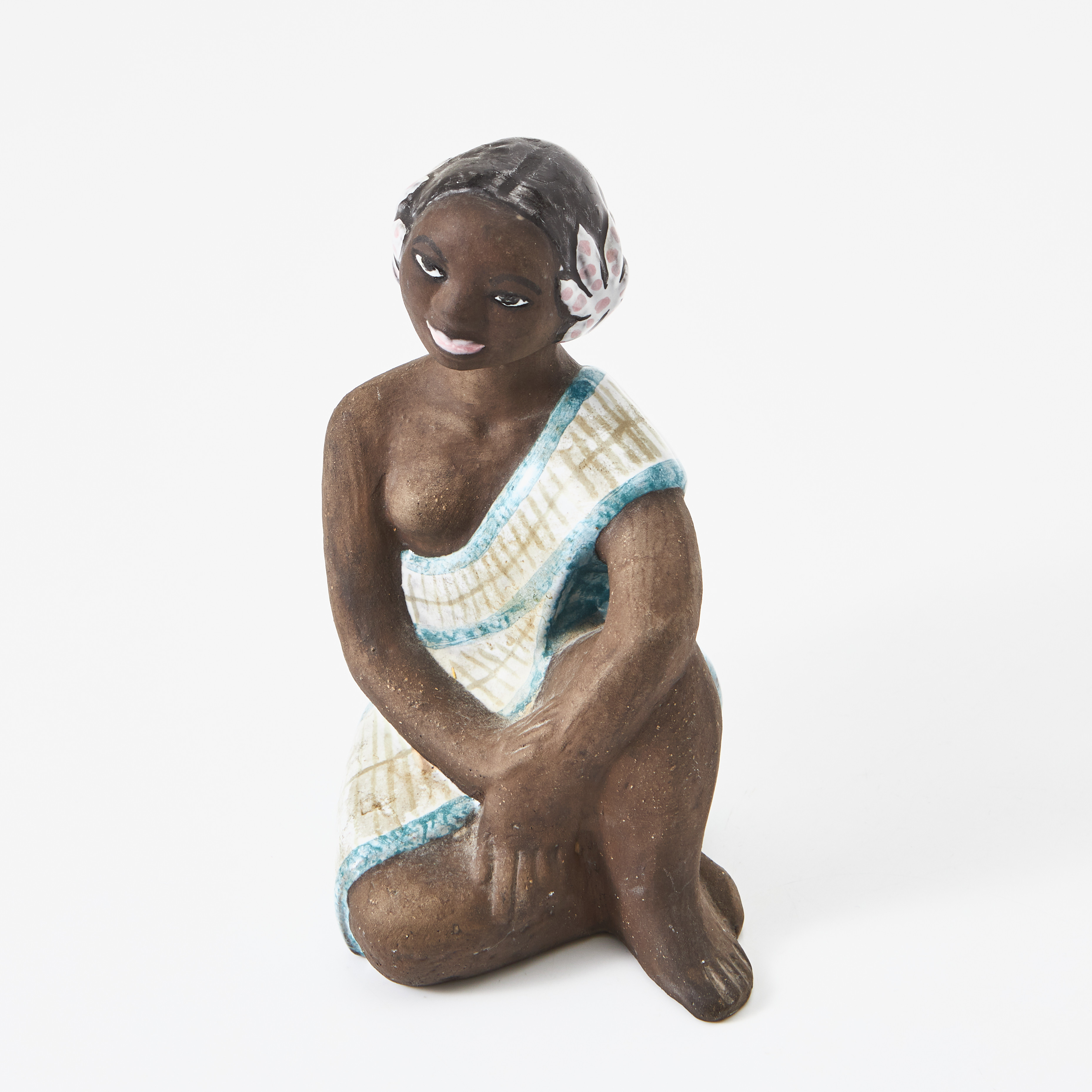 MARI SIMMULSON. Figurin i form av sittande kvinna, modell 4355, Upsala-Ekeby 1958-68, glaserat lergods.