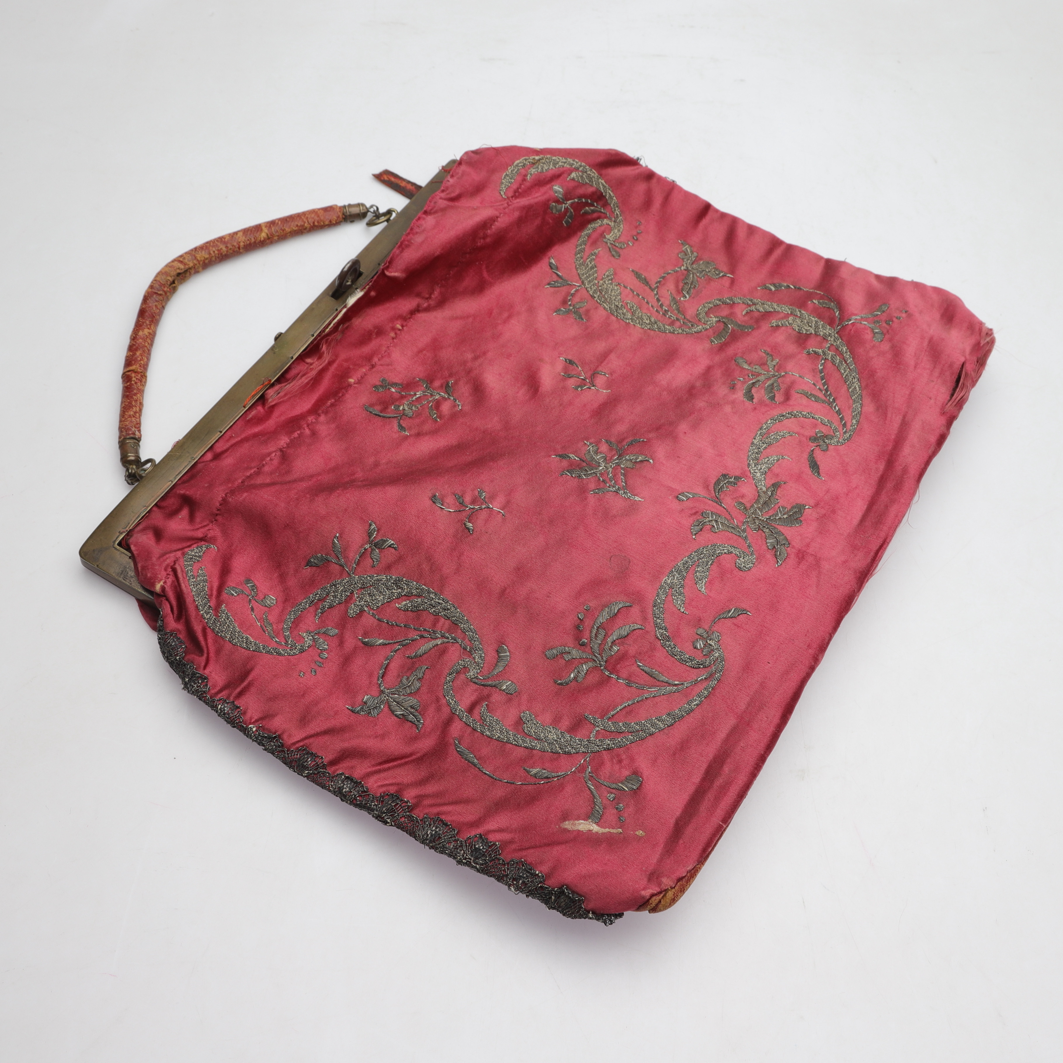 VÄSKA/HANDVÄSKA, Siden och läder, broderi, 1800-tal.