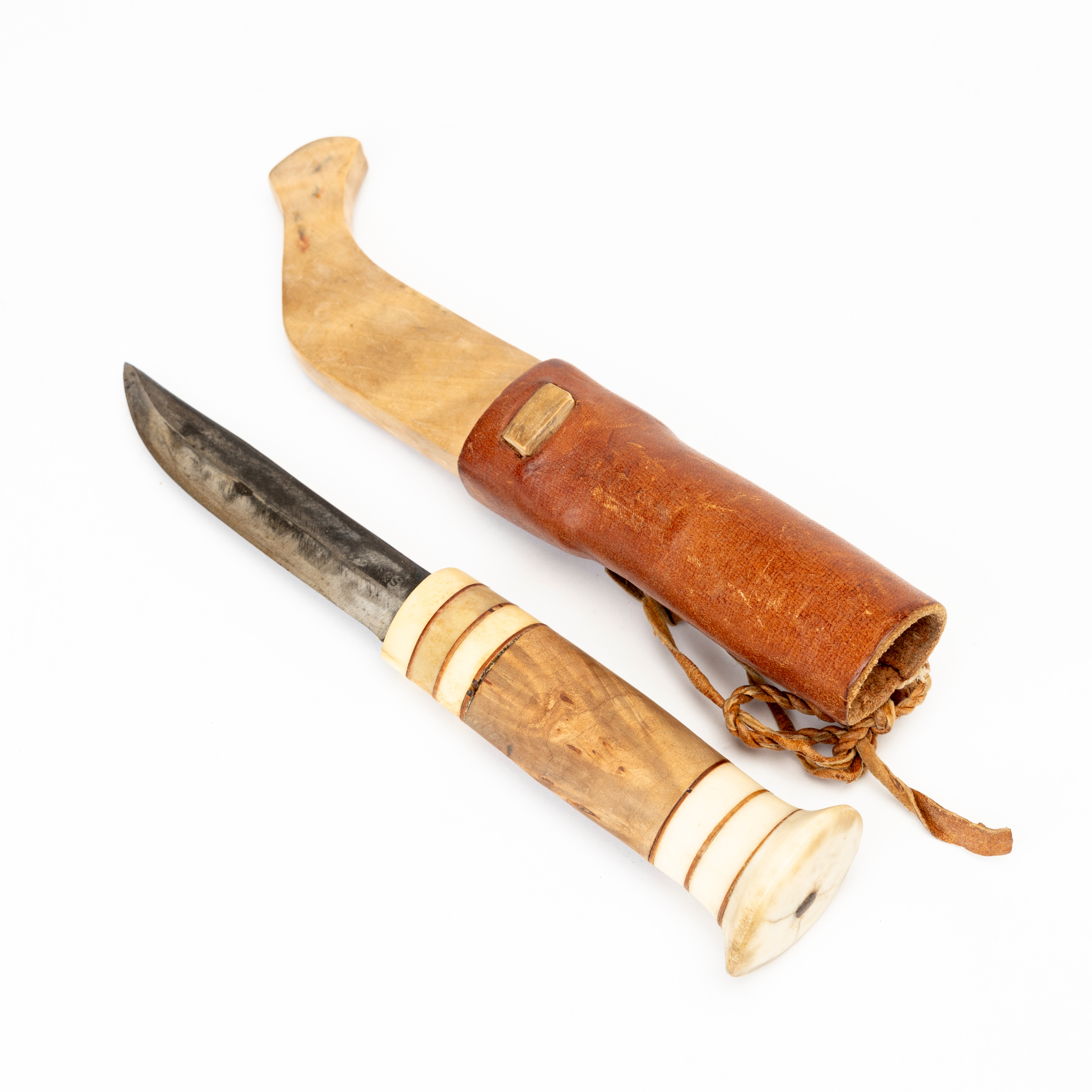 KNIV, horn och läder, samearbete.
