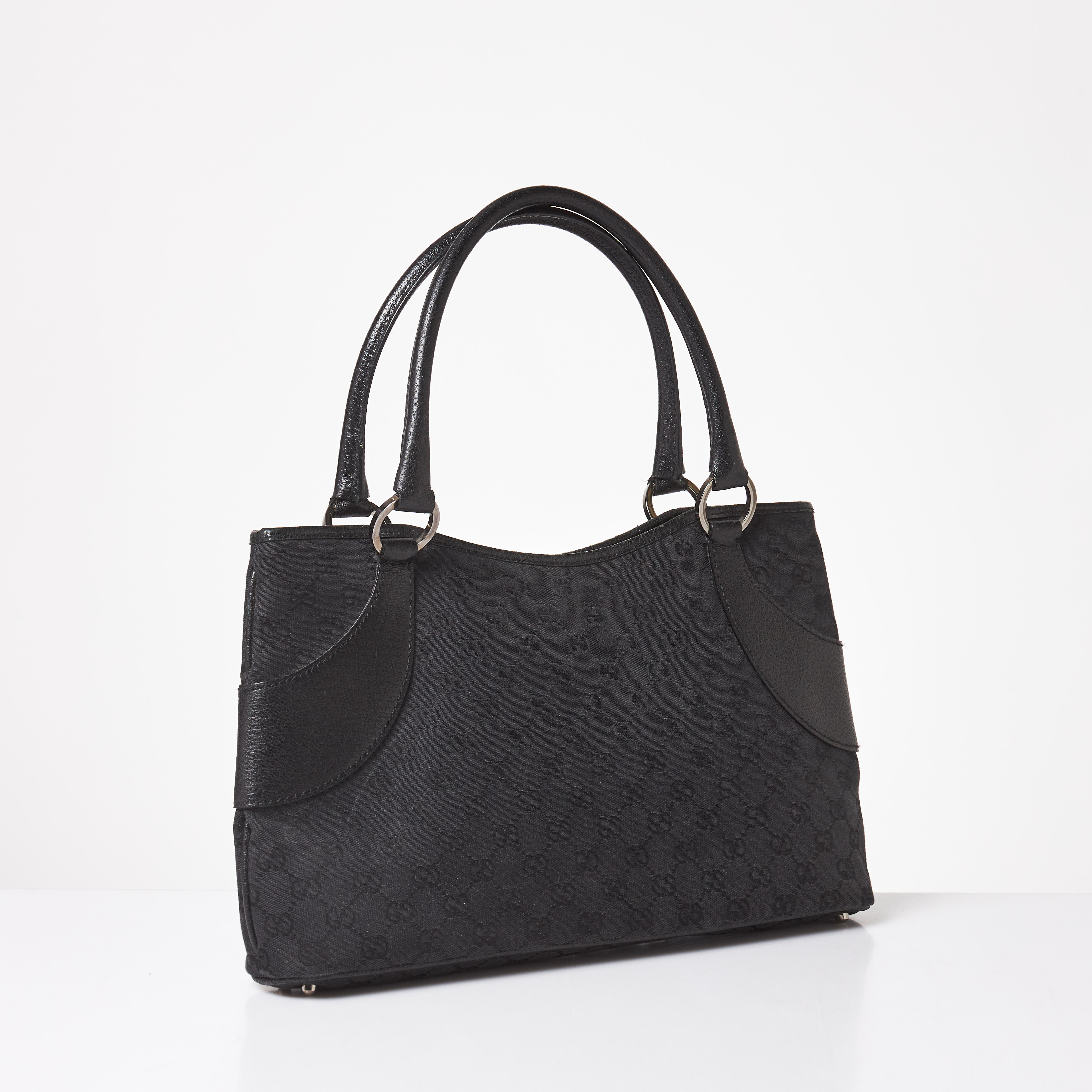GUCCI. GG canvas handväska, svart, år 2000-2015.