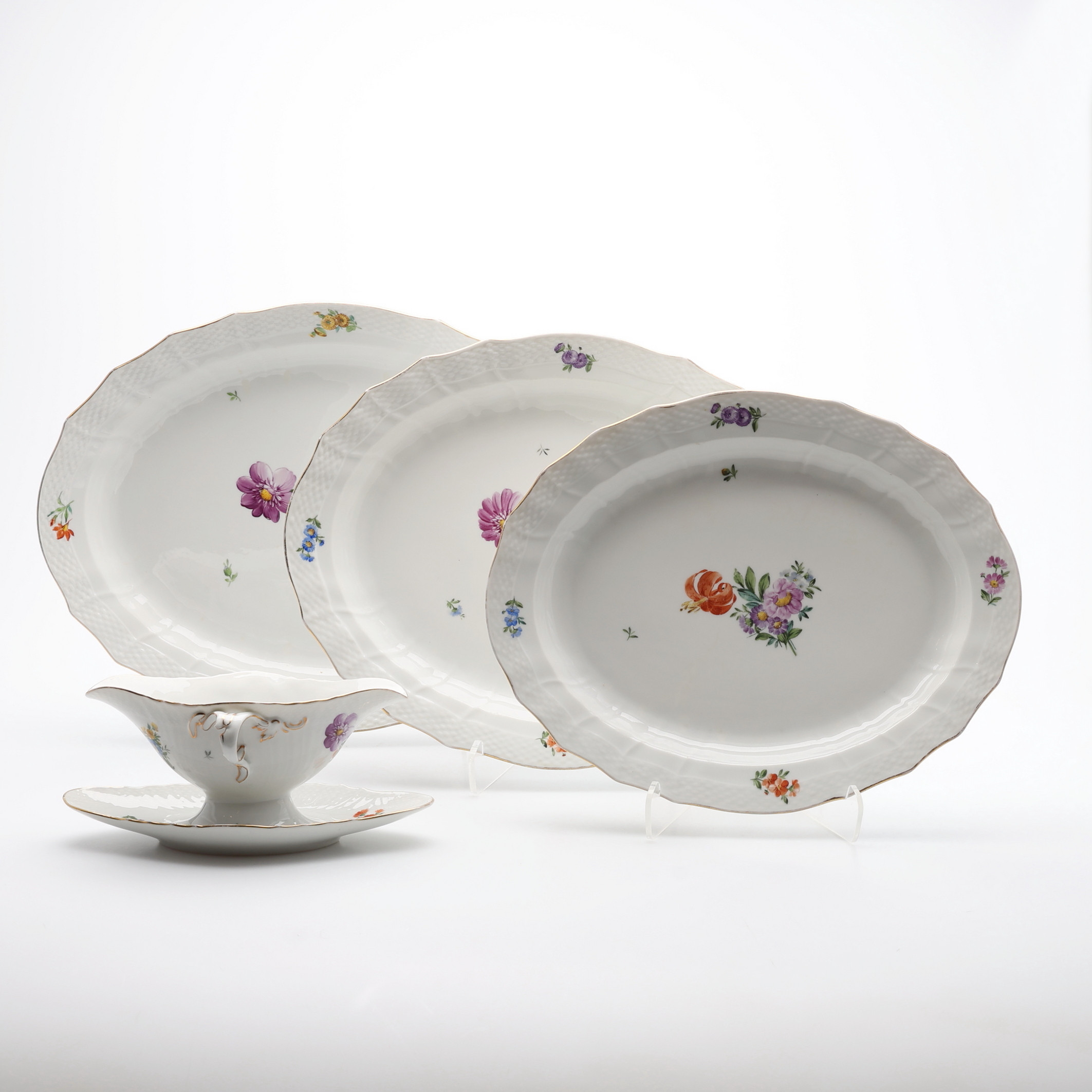 SERVISDELAR, 4 DELAR, PORSLIN, "SACHSISK BLOMST", ROYAL COPENHAGEN, DANMARK, 1945-1947, ANDRASORTERINGAR.