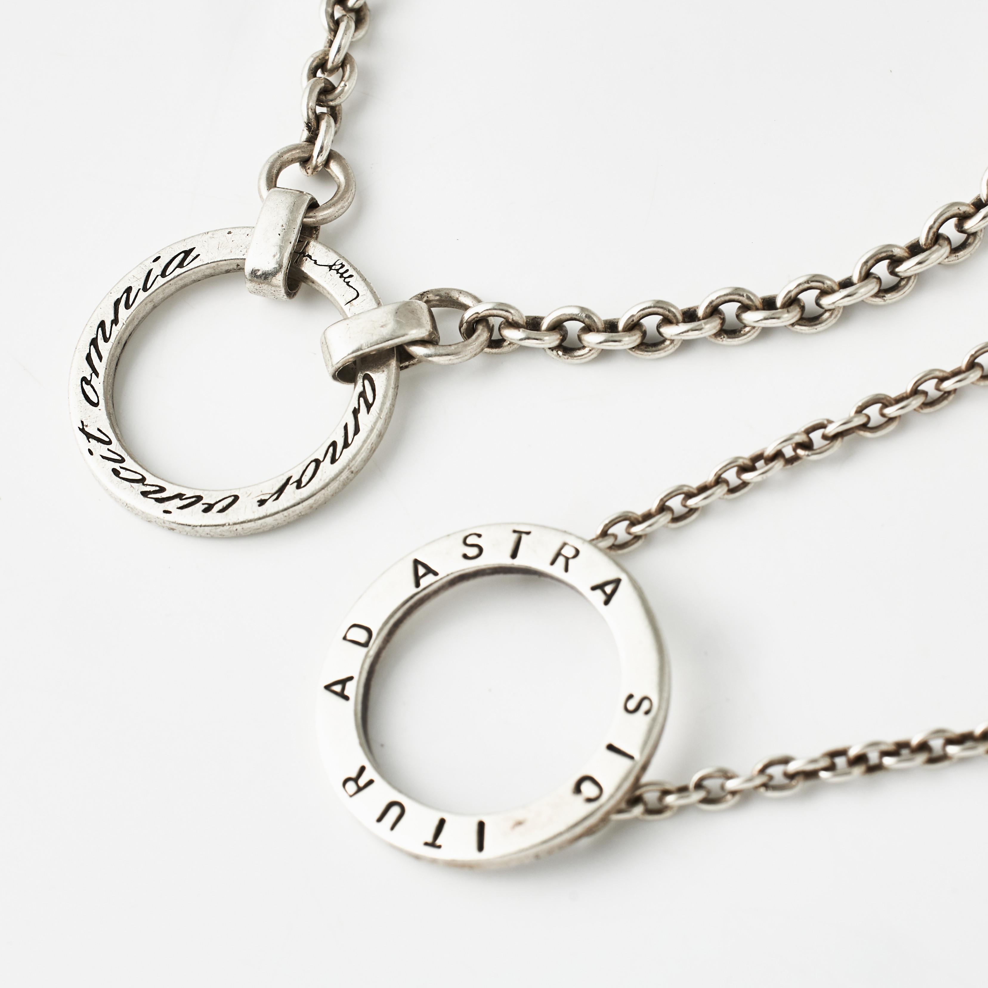 ARMBAND, "Amor Vincit Omnia", HALSBAND, Sic Itur Ad Astra, sterlingsilver, ringformationer, ankarlänkar, karbinhakar.