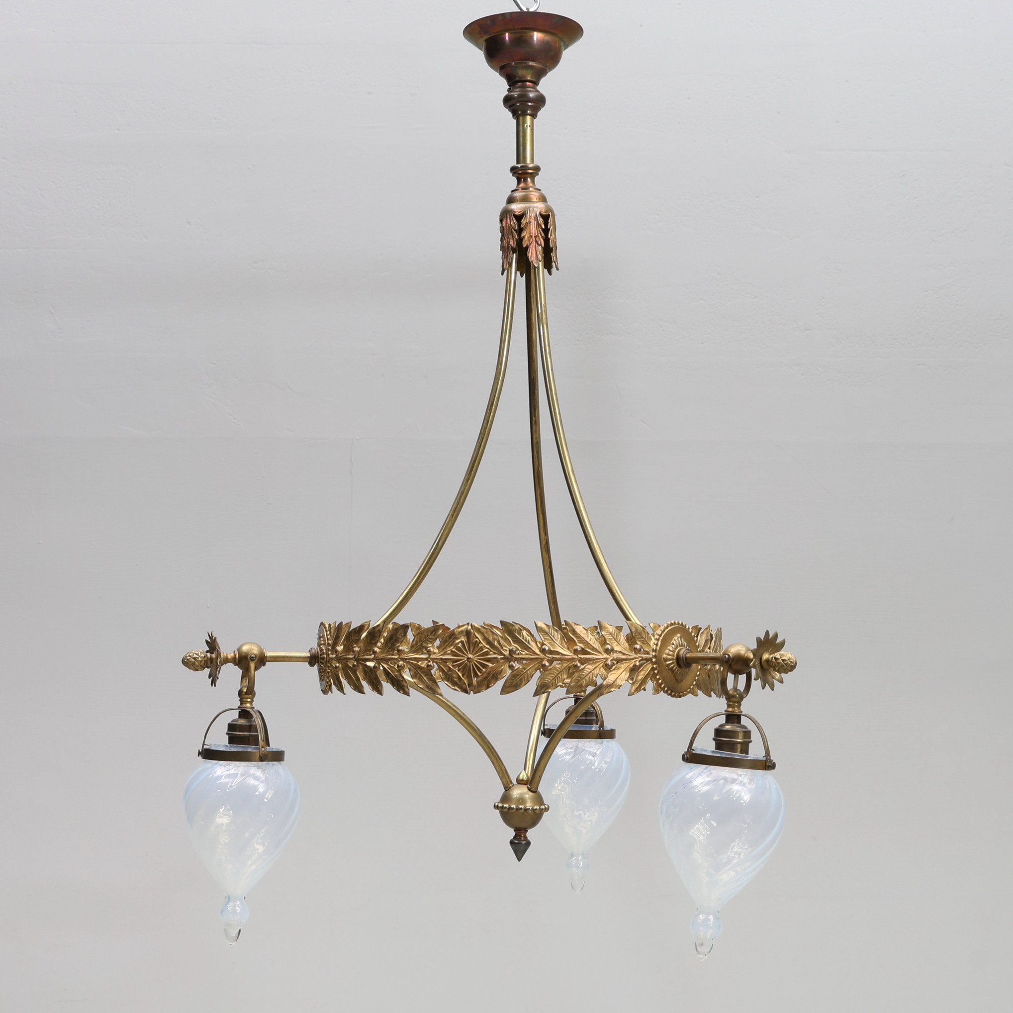 TAKLAMPA, Mässing, Glas Jugend, 1900-talets början.