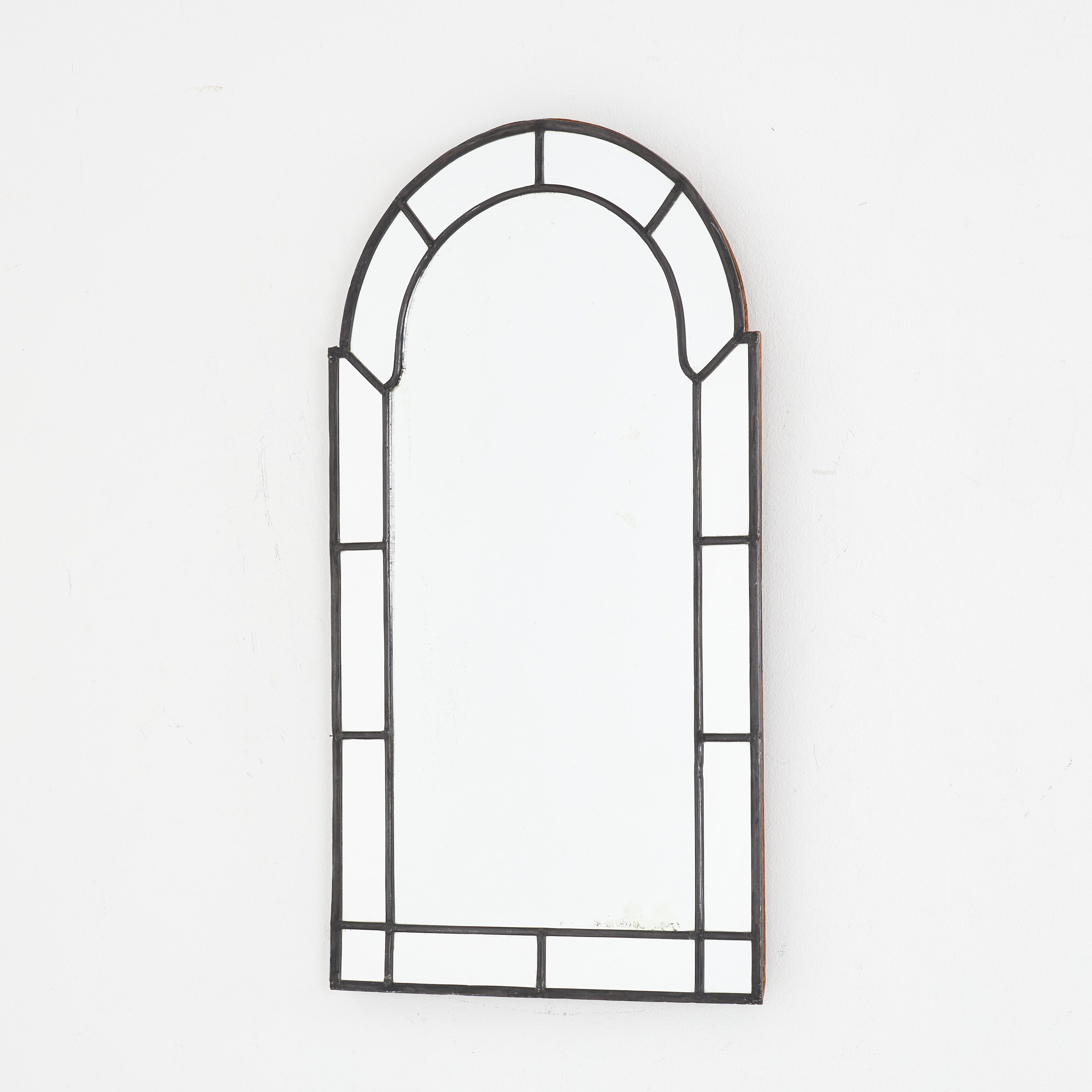 SPEGEL. blyinfattat glas, 1900-talets första hälft.