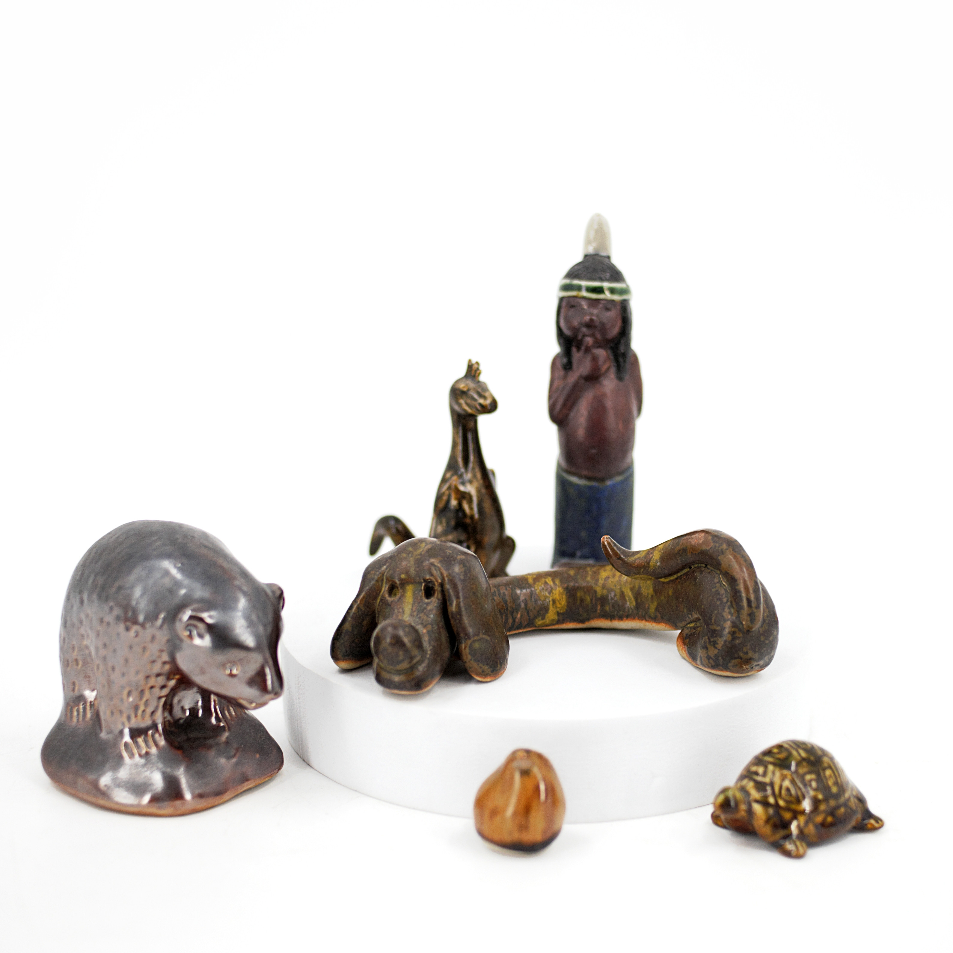 FIGURINER, 6 st. glaserat stengods, bl.a Rolf Palm, John Andersson, Karl Petersson, m.fl. Höganäs.