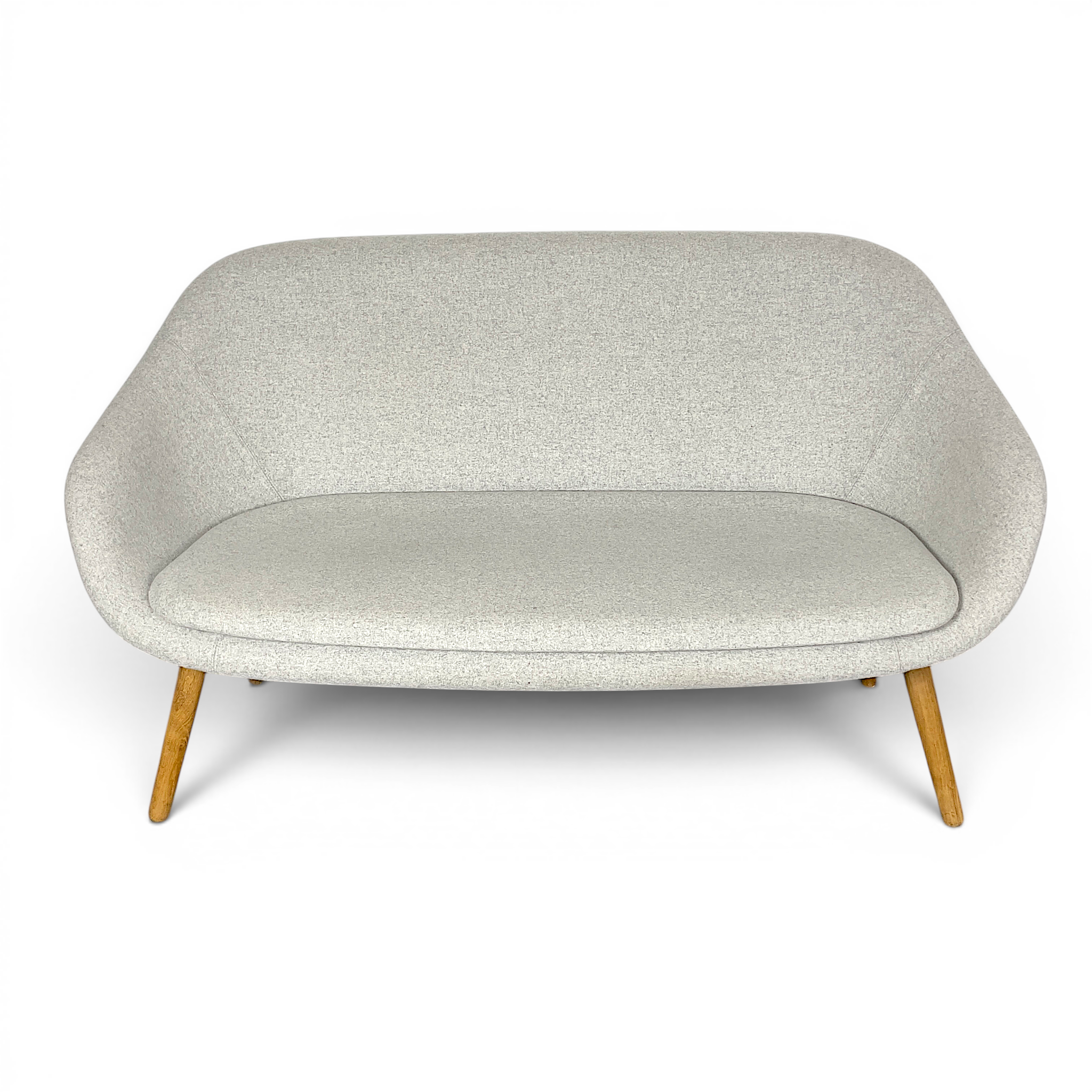 HEE WELLING. Soffa, "About a lounge", Hay.