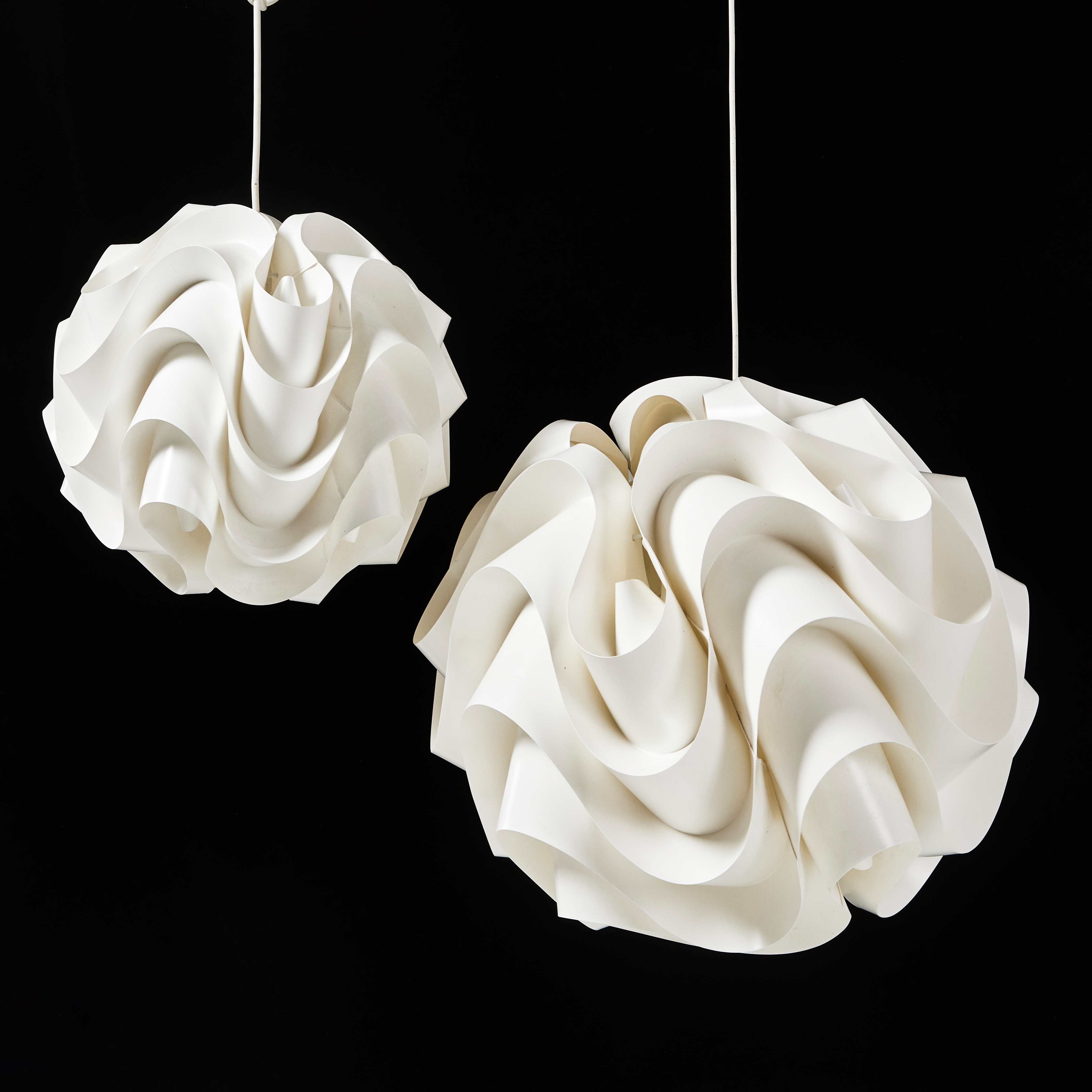 POUL CHRISTIANSEN, "Le Klint 172", taklampor, 2 st, samtida, Le Klint, formgiven 1971, veckad plast.