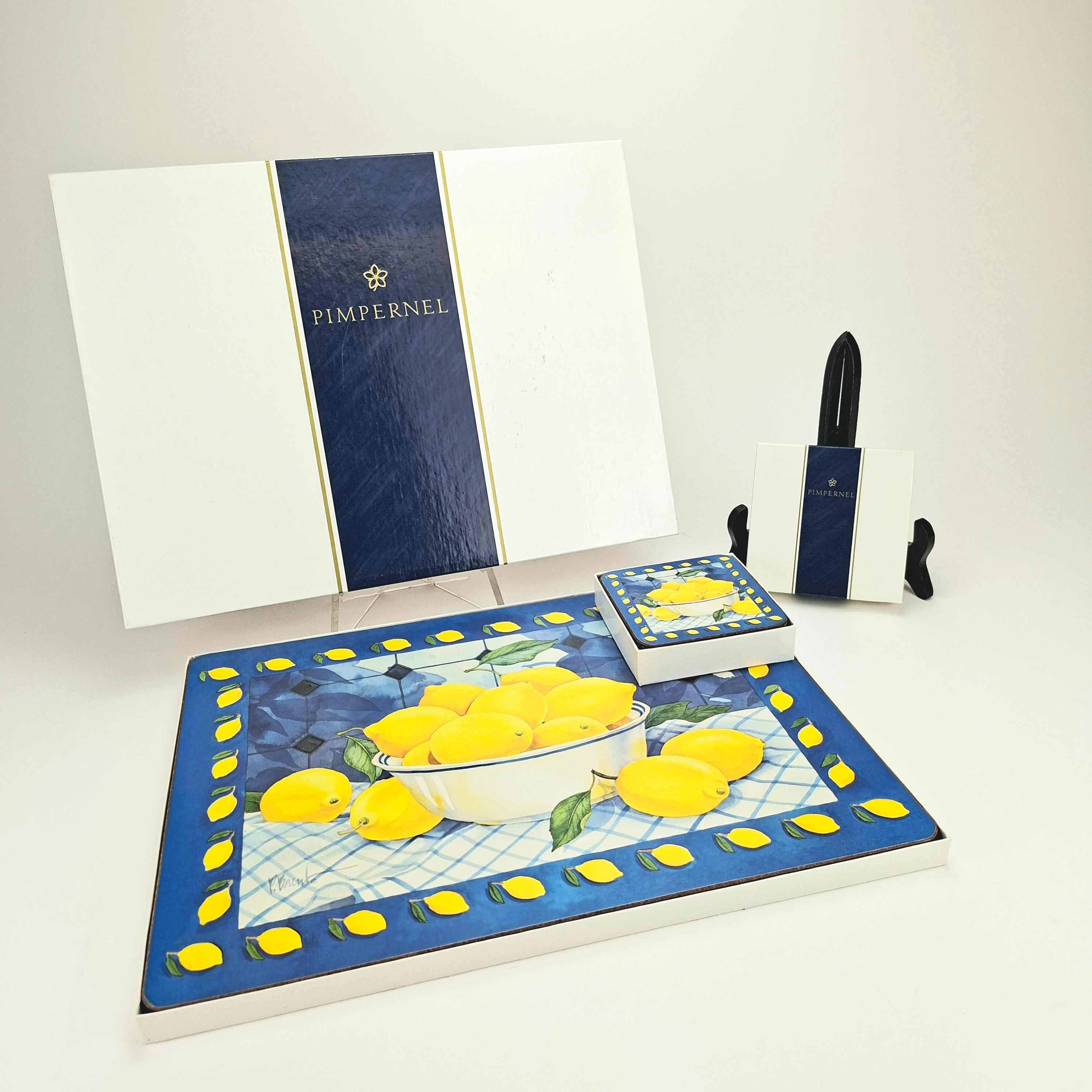 BORDSTABLETTER OCH COASTER, 10 delar, "Lemons", Pimpernel, England.