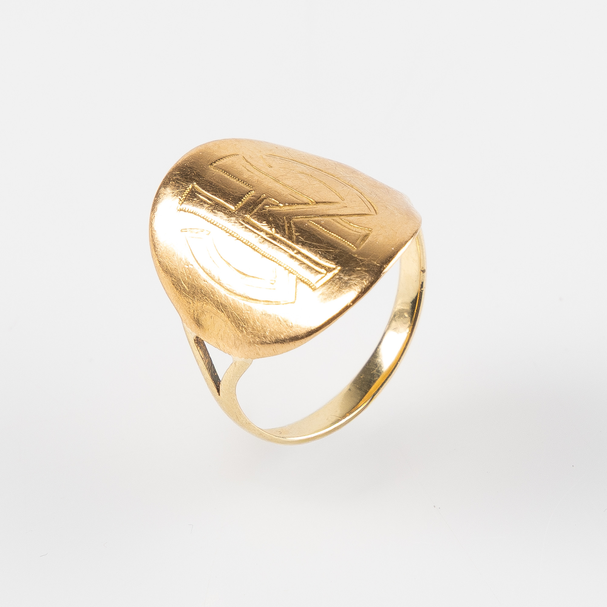 RING, 18 och 21,6K guld. Omgjort guldmynt.
