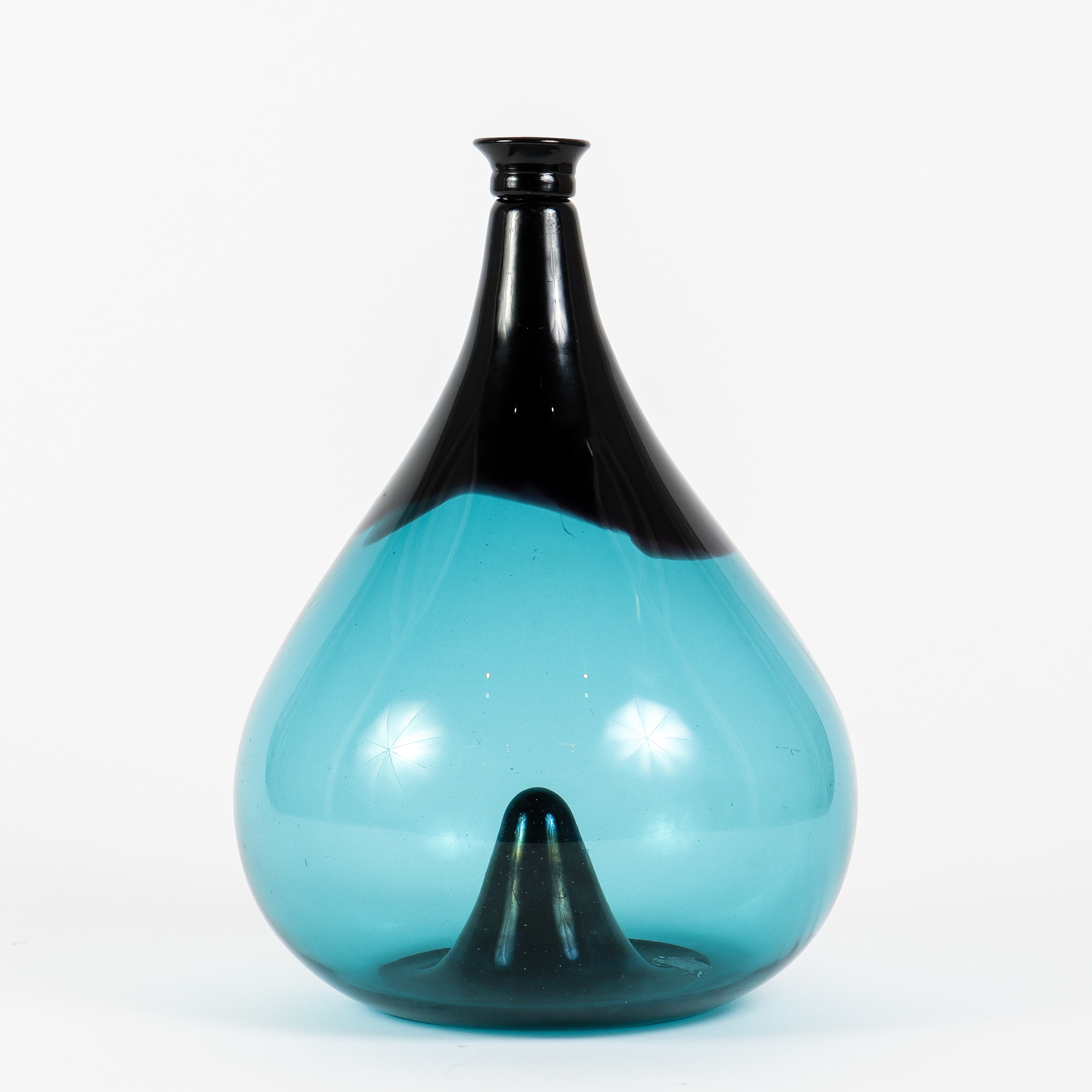 TONI ZUCCHERI. (1937-2008) Flaska / Karaff, glas, "Crepuscoli-serien", Venini Murano, Italien, 1960-tal.