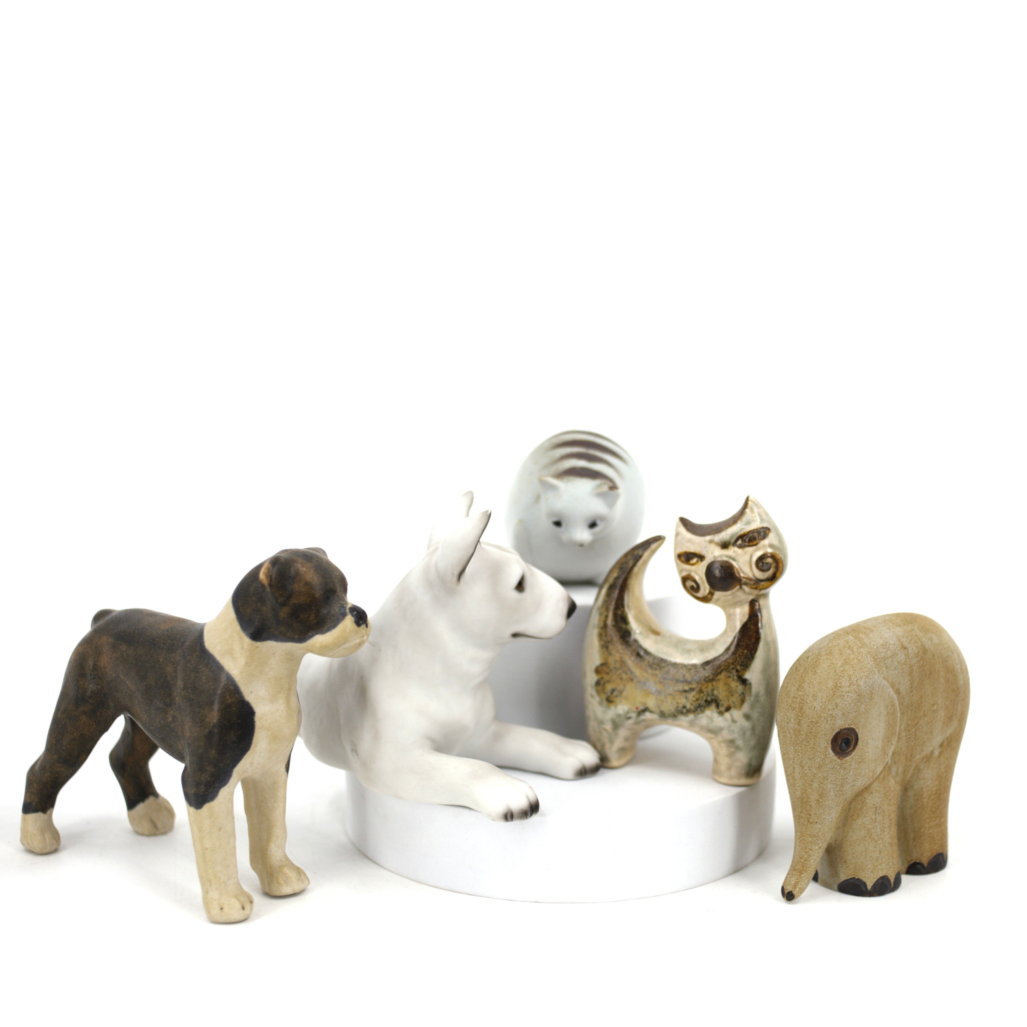FIGURINER, 5 st. hundar, katter och elefant, glaserat stengods, delvis signerade.