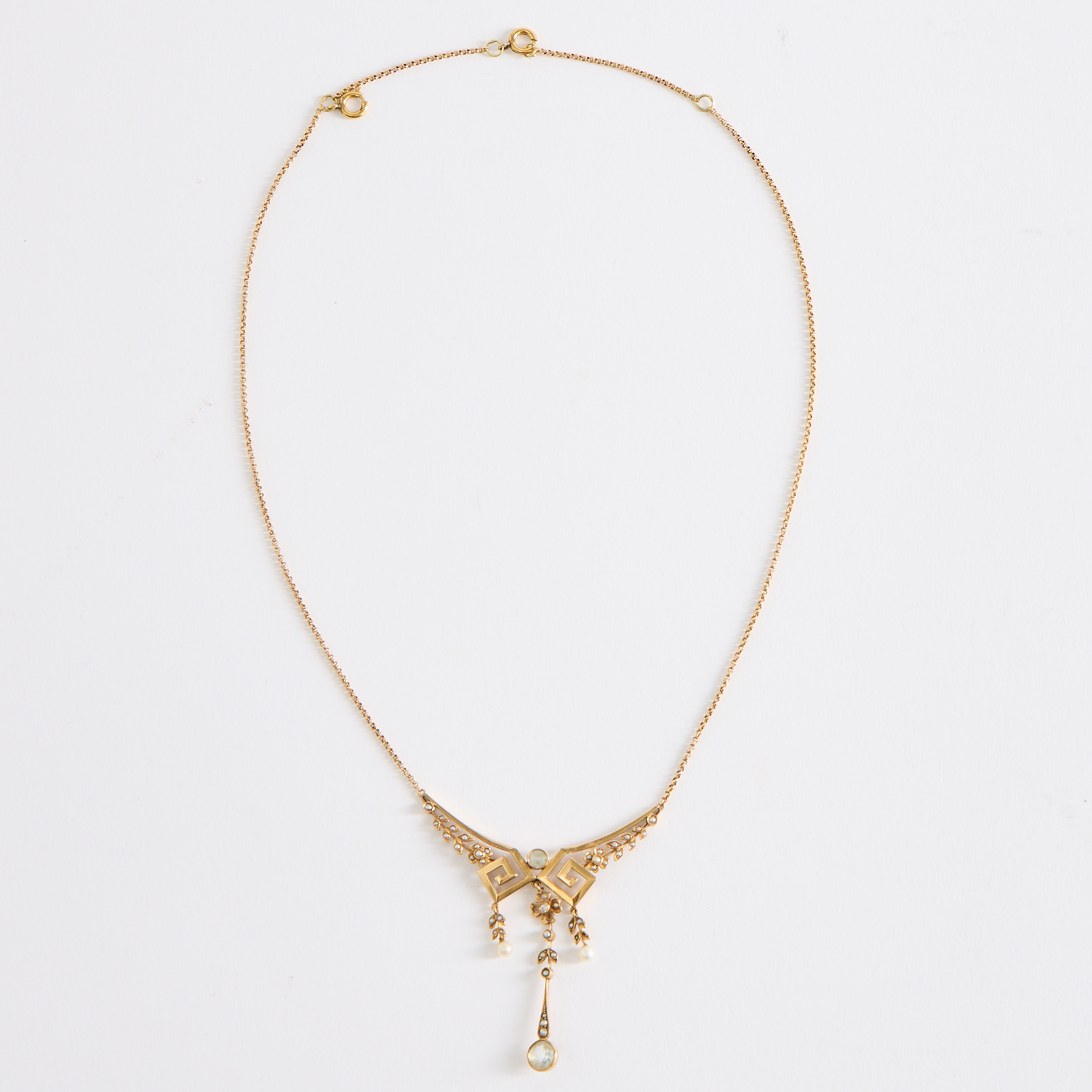 COLLIER, guld 18K med fröpärlor och vita stenar.
