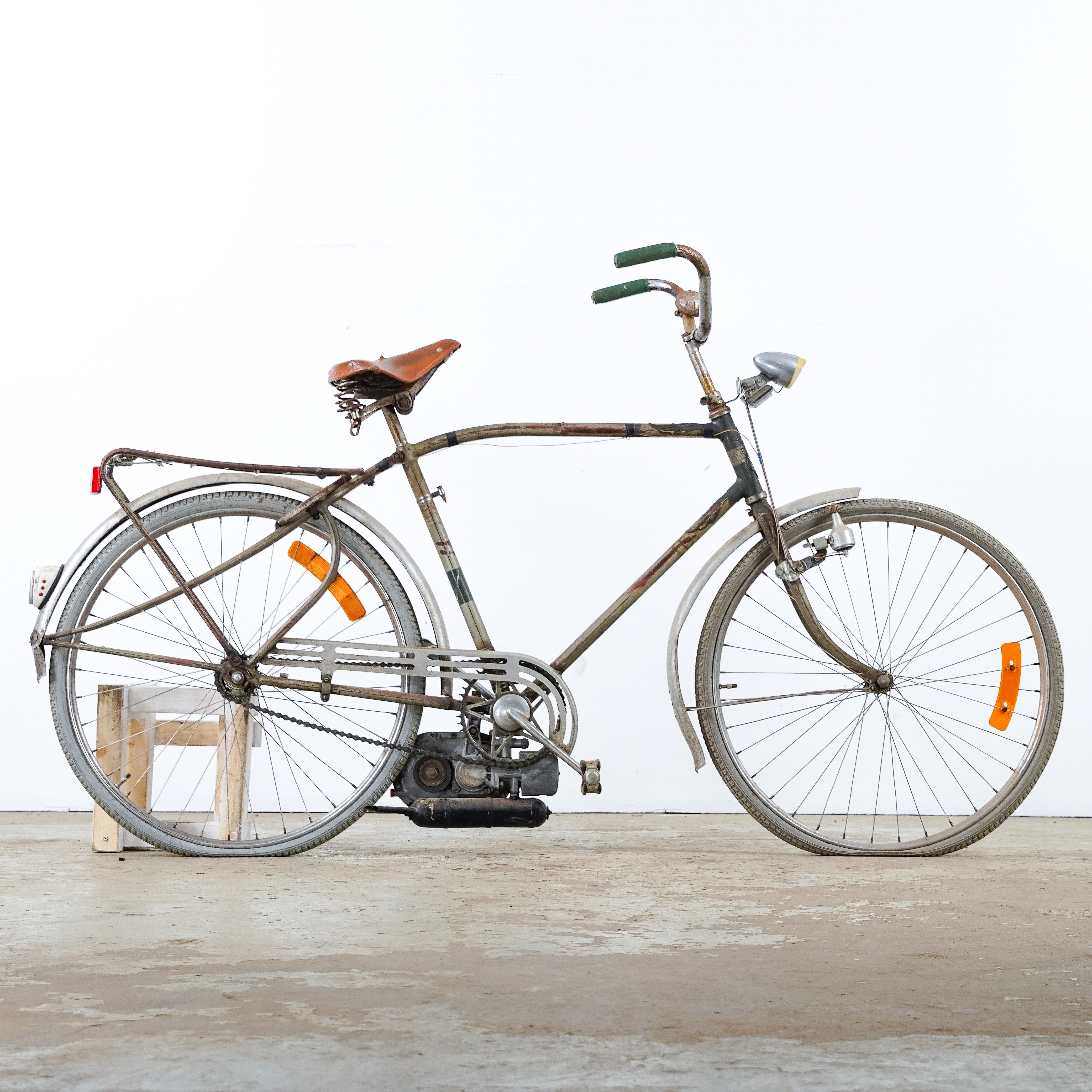 LOHMANN, trampcykel Hermes med påhängsmotor, 1950-tal.