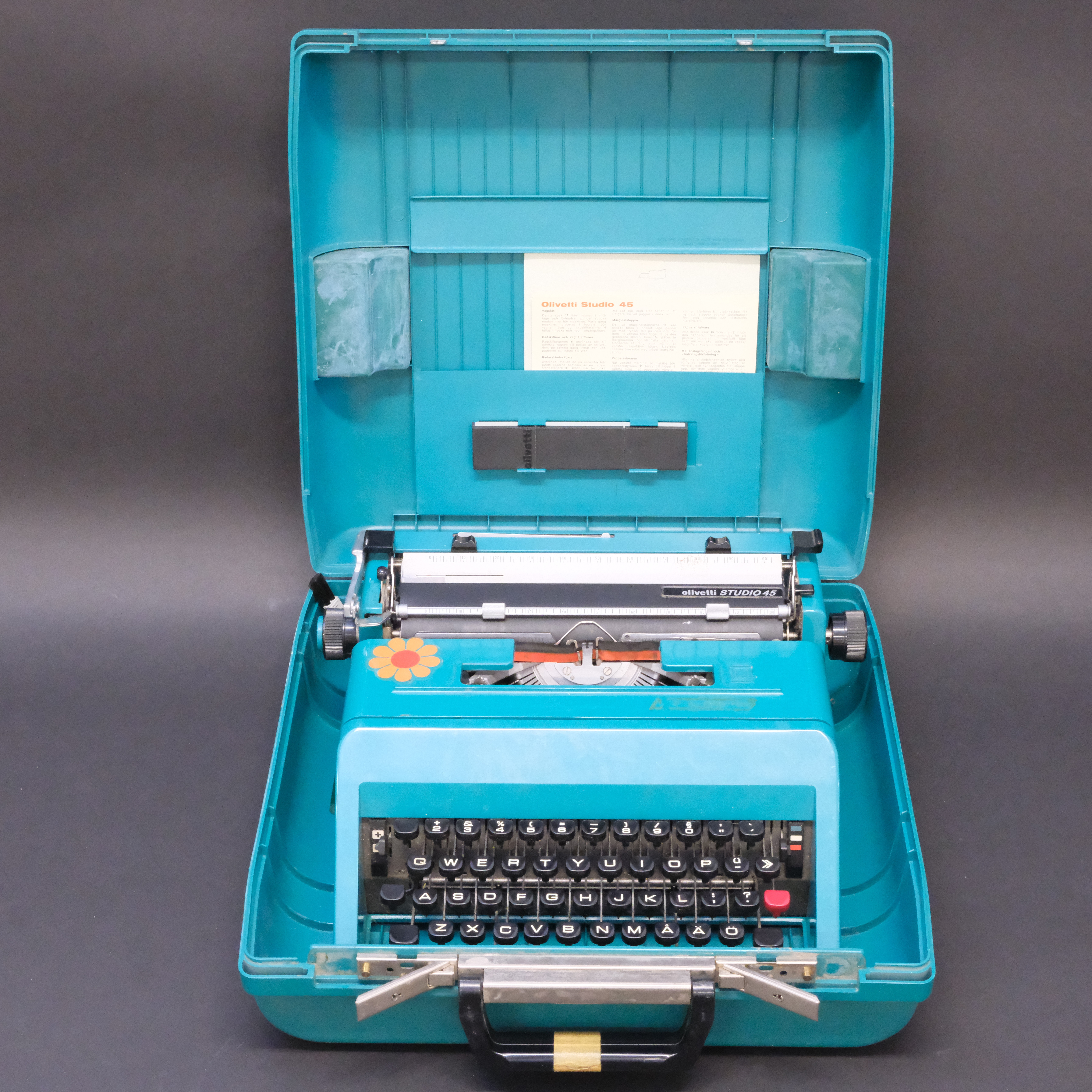 OLIVETTI SKRIVMASKIN.