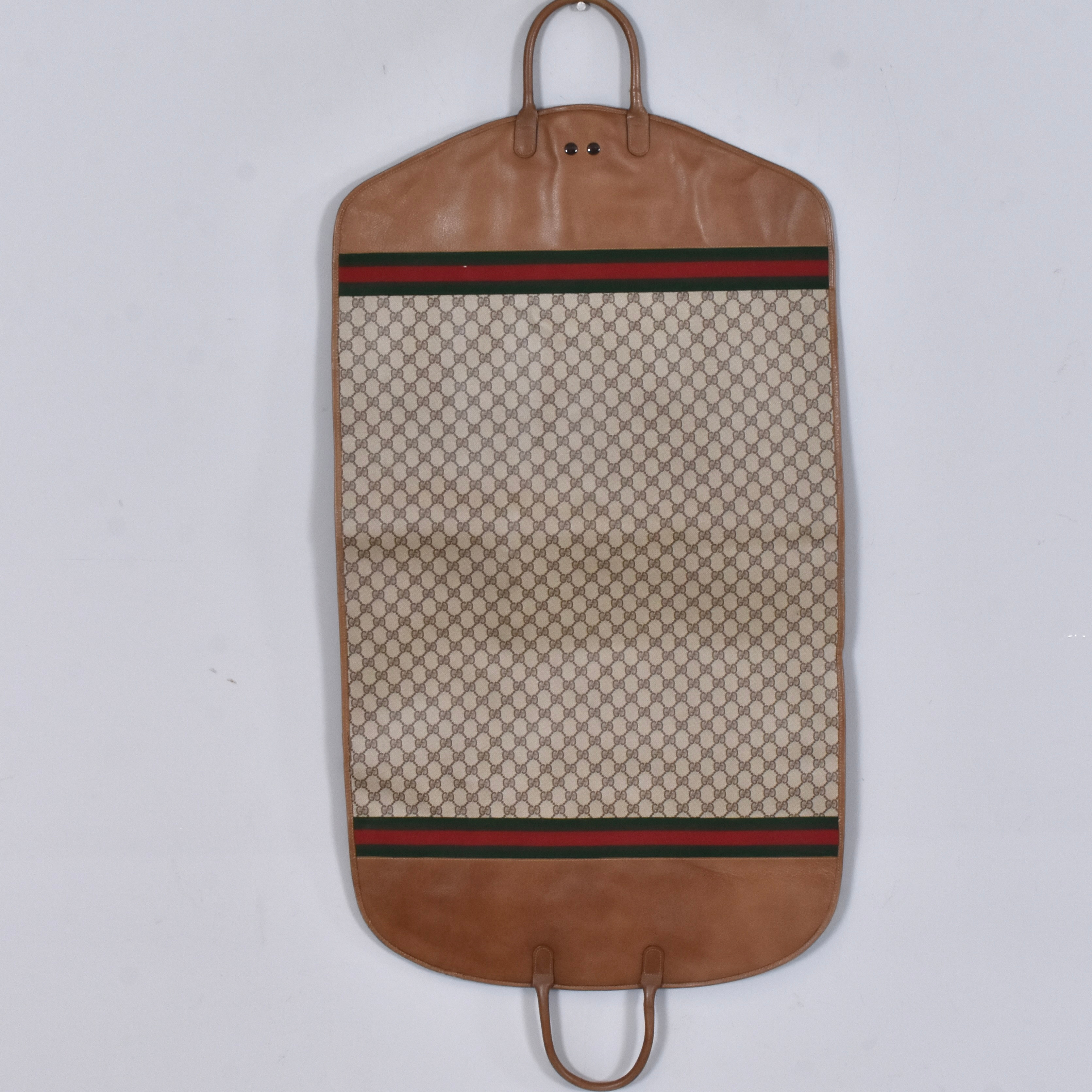 RESEGARDEROB, monogramcanvas och konstläder, Gucci.