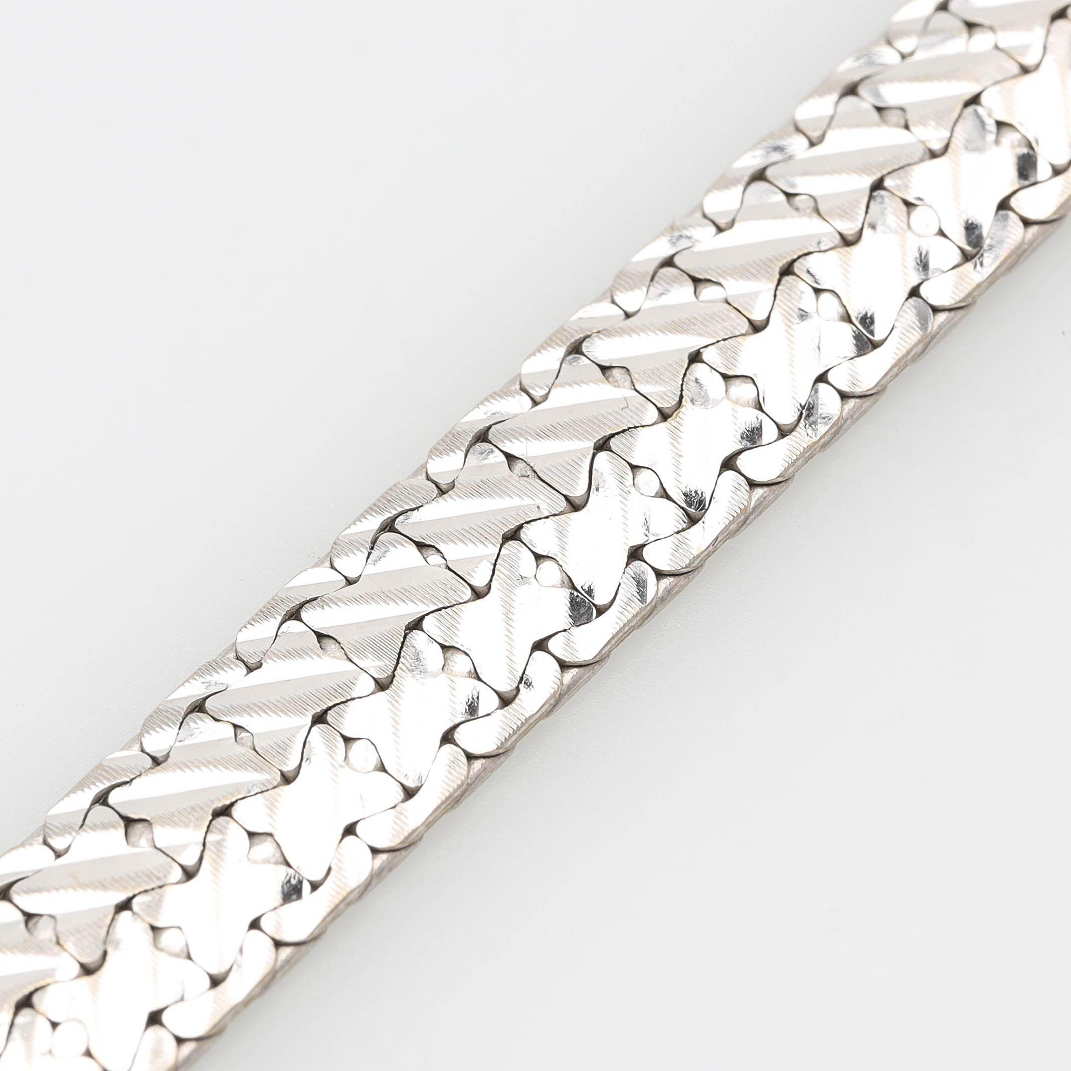ARMBAND, 18 k vitguld, mönstrad x-länk.