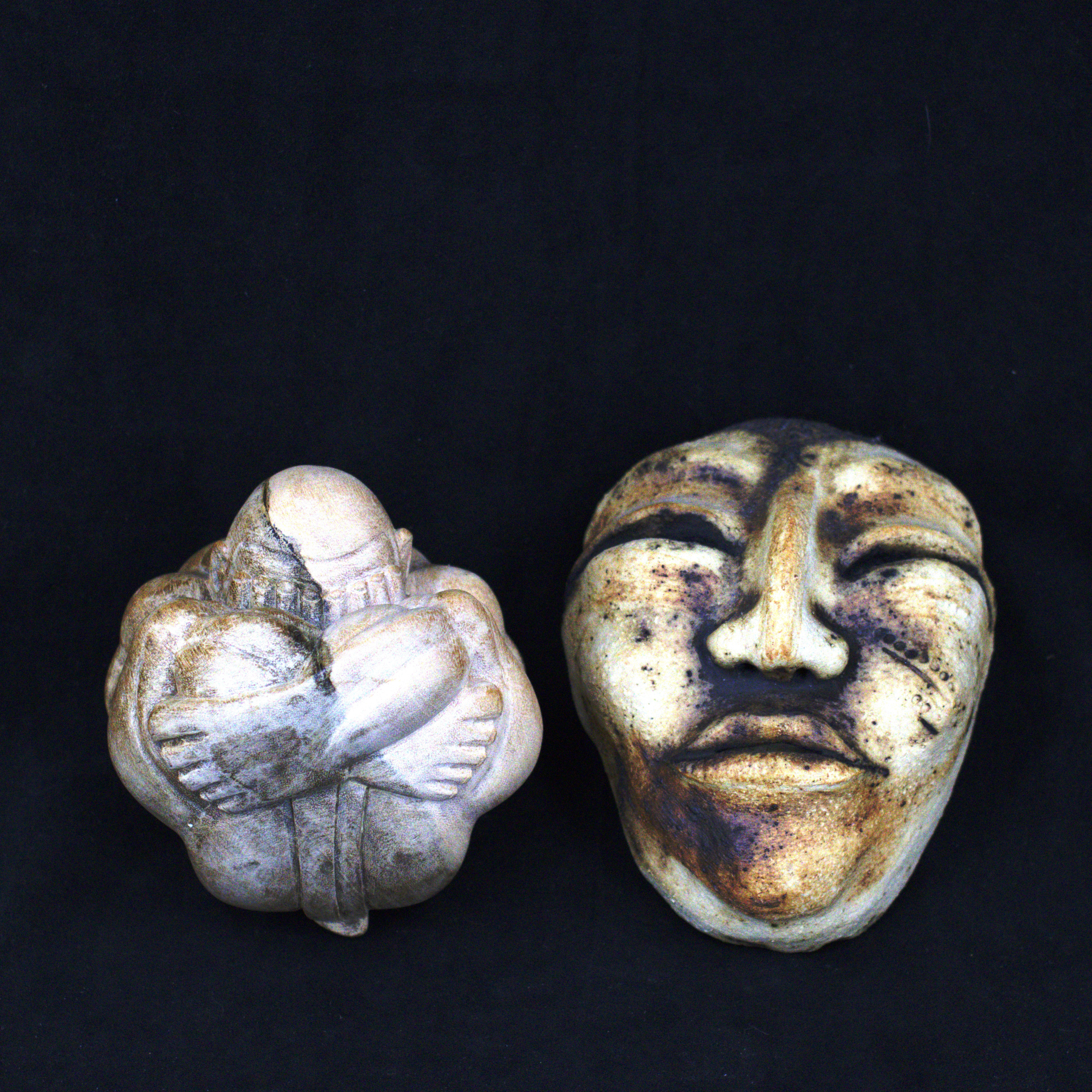 SKULPTURER, ansikte och buddha, stengods resp. träsnideri, Asien.