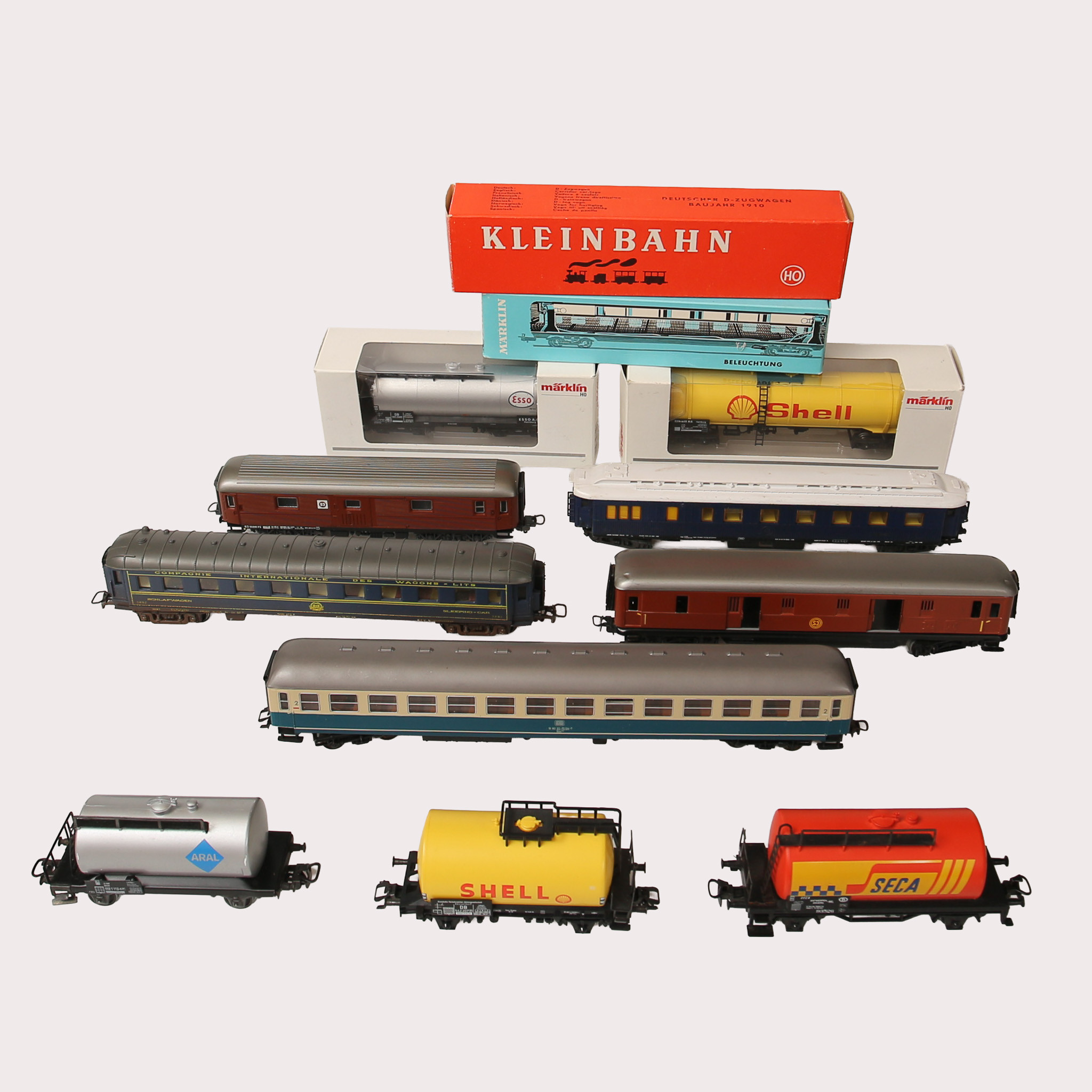 MÄRKLIN, och andra tillverkare 11 st., vagnar, en H0. 1900-talets tredje fjärdedel, och framåt. 4 st., har originalförpackningar.