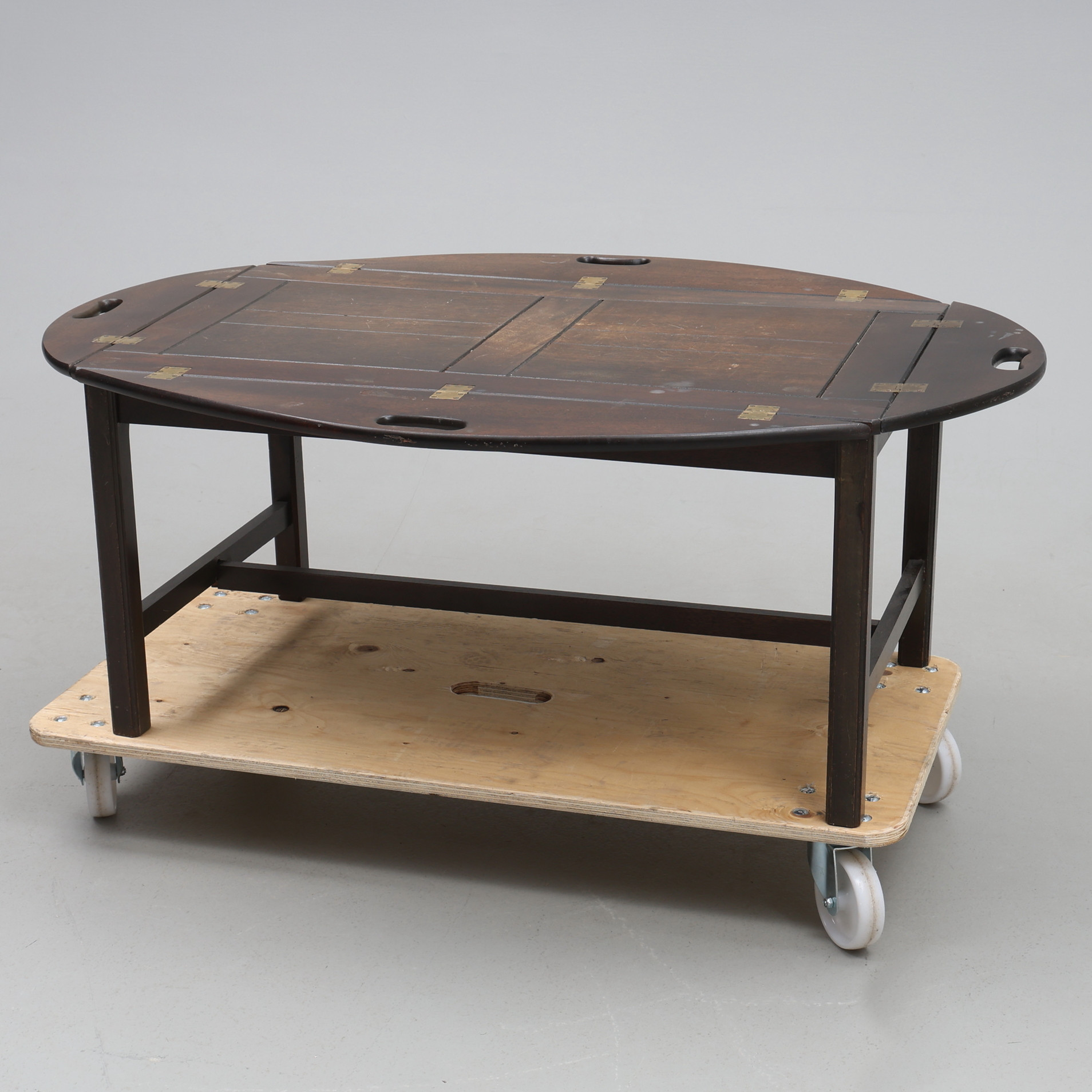 SOFFBORD, så kallad "Buttlers Tray", 1900-talets andra hälft.