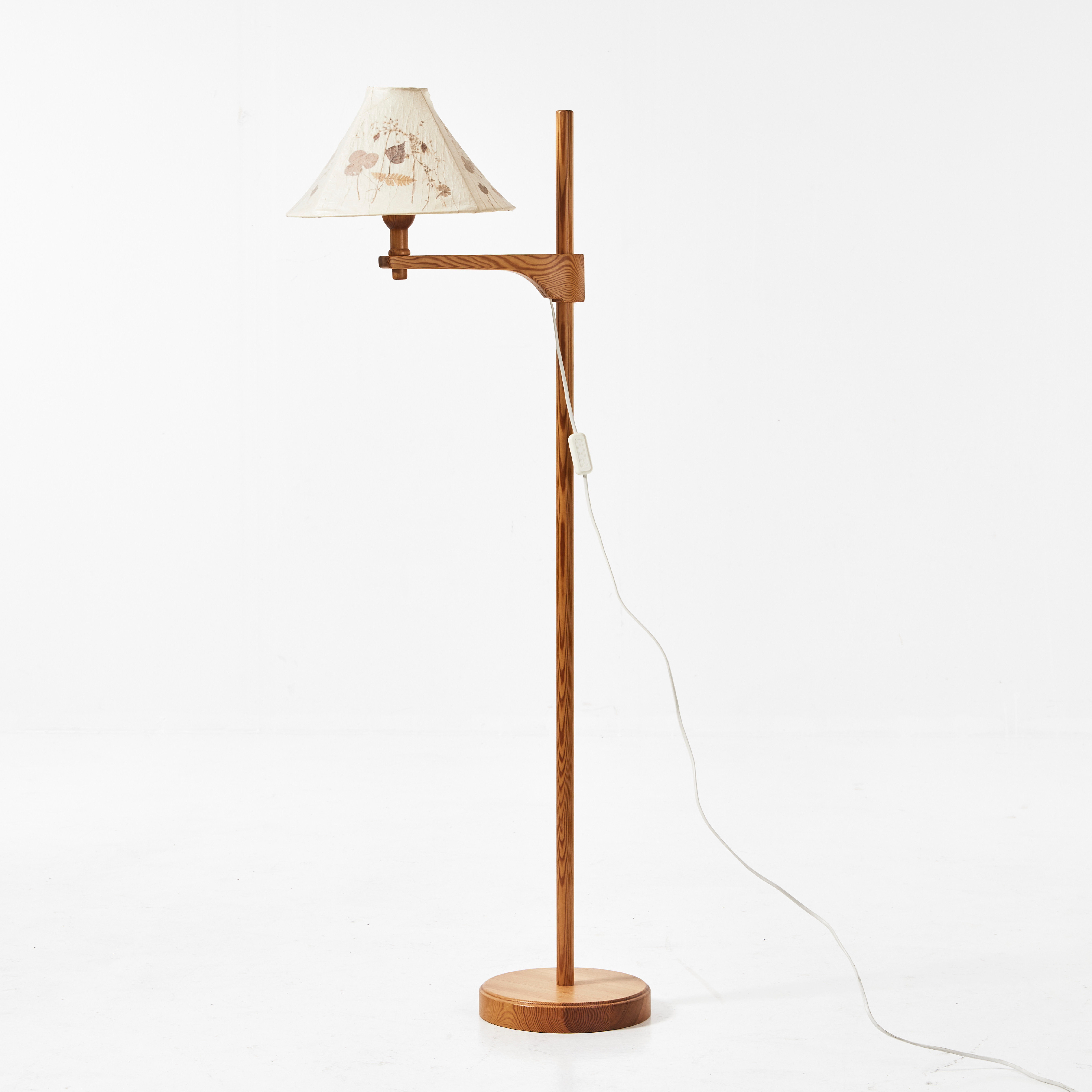 CARL MALMSTEN. Golvlampa, "Staken", skärm "Celesta", brännmärkt CM undertill.
