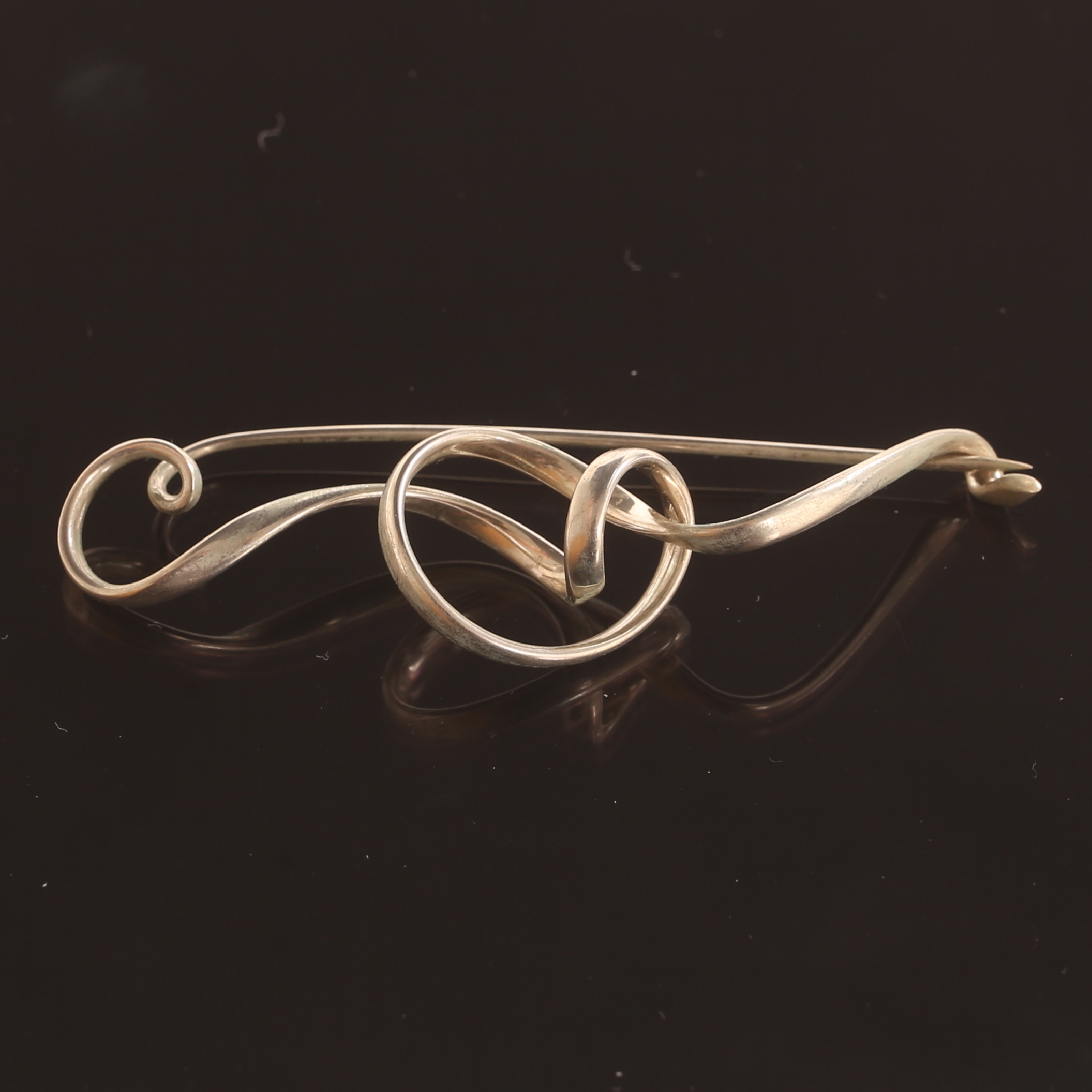 VIVIANNA TORUN BÜLOW-HÜBE. Brosch, sterlingsilver, "Forget me knot", för Georg Jensen Danmark.
