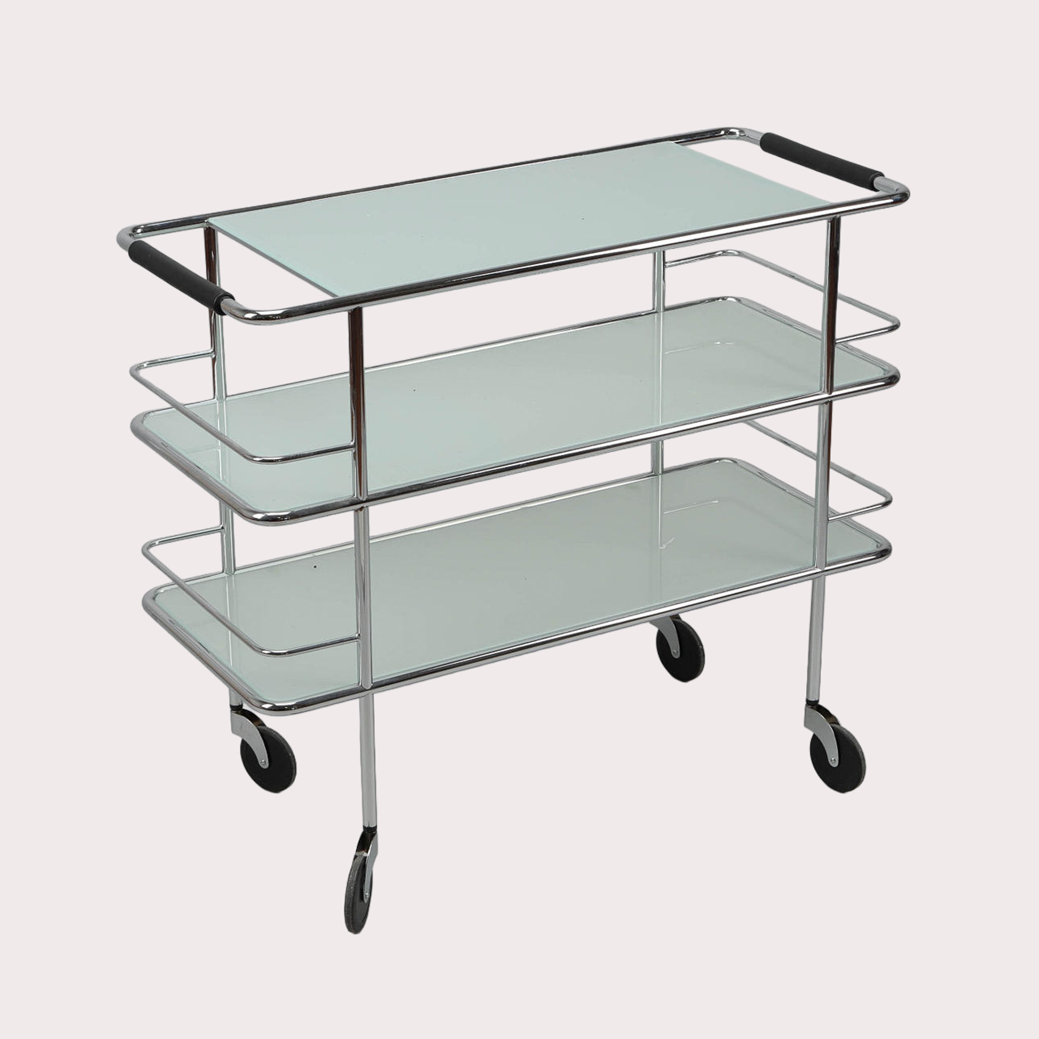 GUNILLA ALLARD. Serveringsvagn, kromad stomme med läderklädda handtag samt 3 hyllplan i glas, modell "Cargo", Lammhults, formgiven 1999.