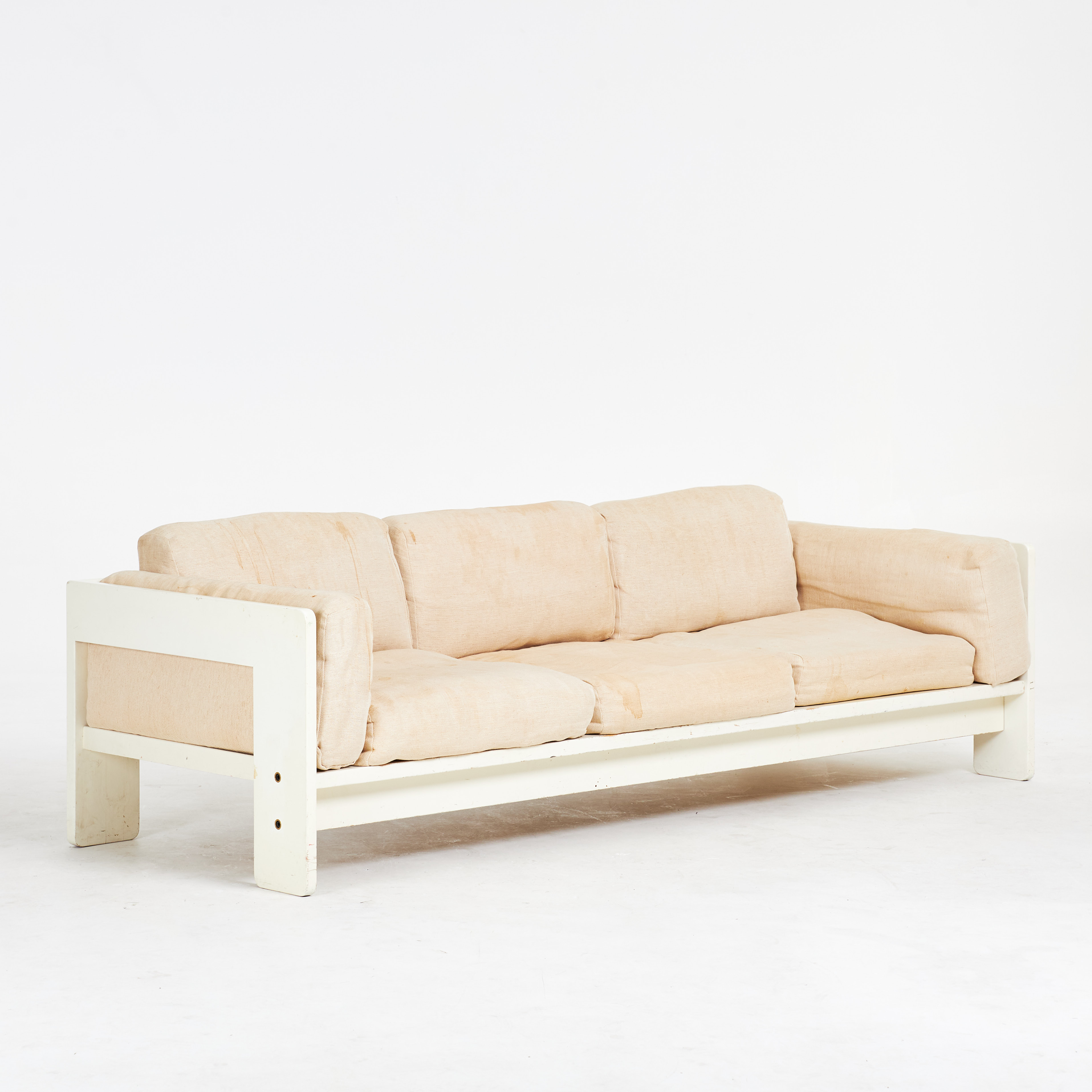 TOBIA SCARPA. SOFFA, "Bastiano", Haimi, Finland, vitlackerad stomme, lösa plymåer.