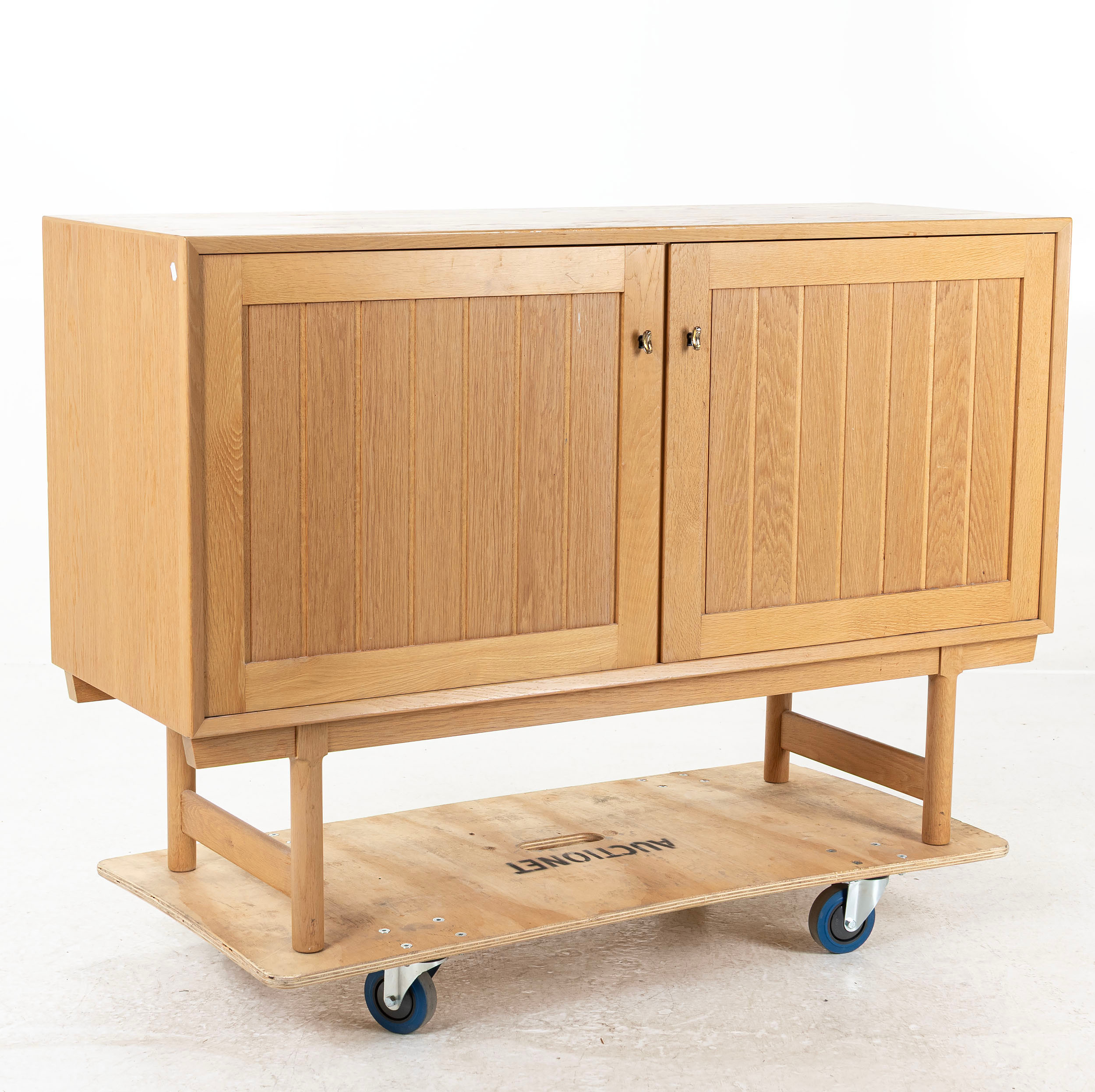 SIDEBOARD, ek, Raknes møbelfabrikk, 1900 - talets andra hälft.