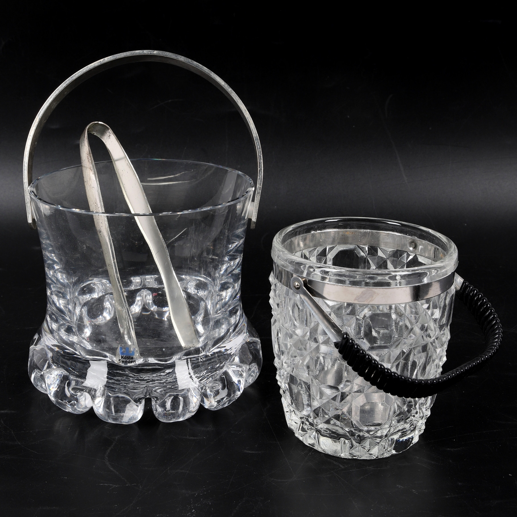 ISHINKAR, 2 st, glas och metall, bl.a. "Buster" Göran Wärff, Kosta, 1900-tal.