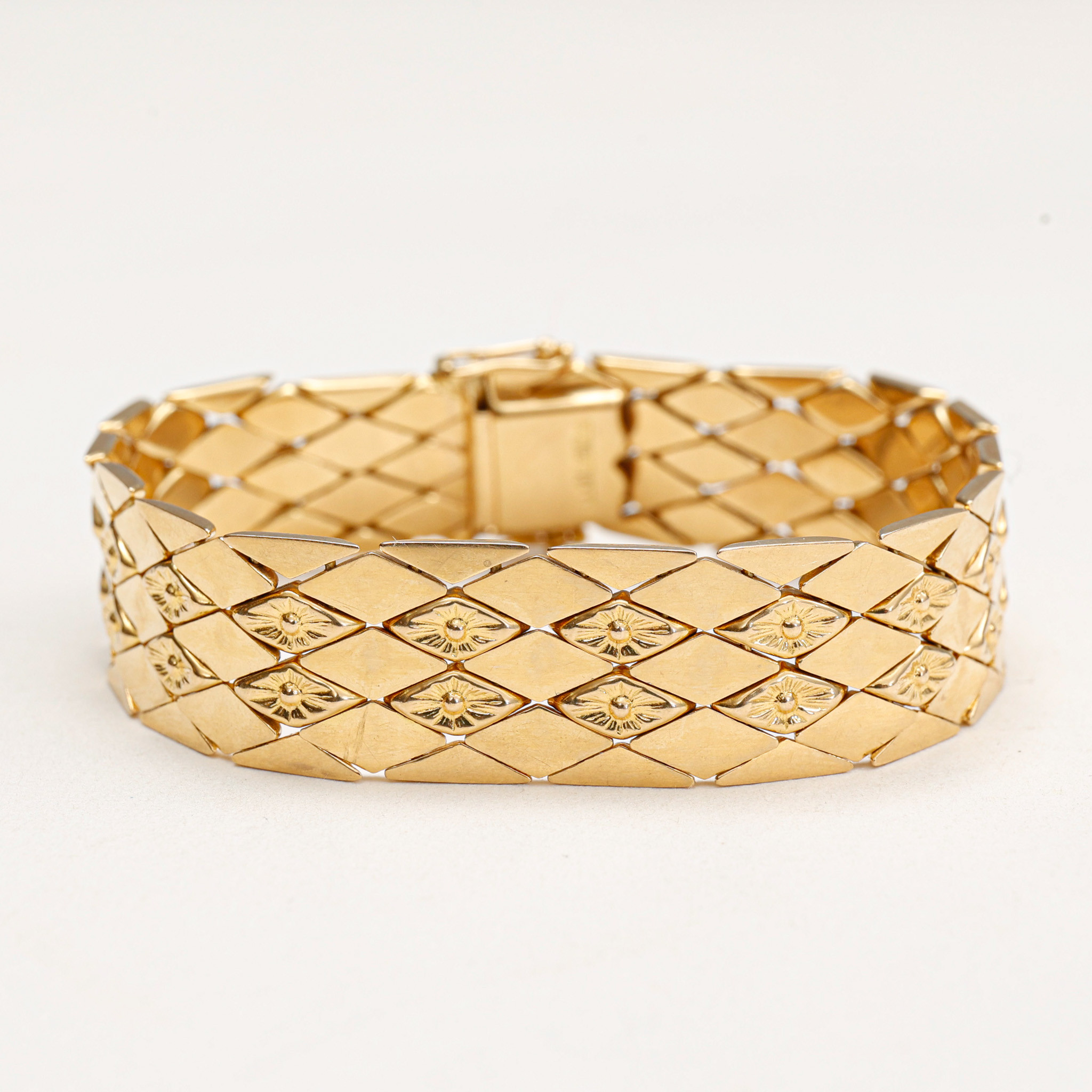 ARMBAND, 18 karat guld, Vicenza, Italien,vikt ca 32,7 gram.